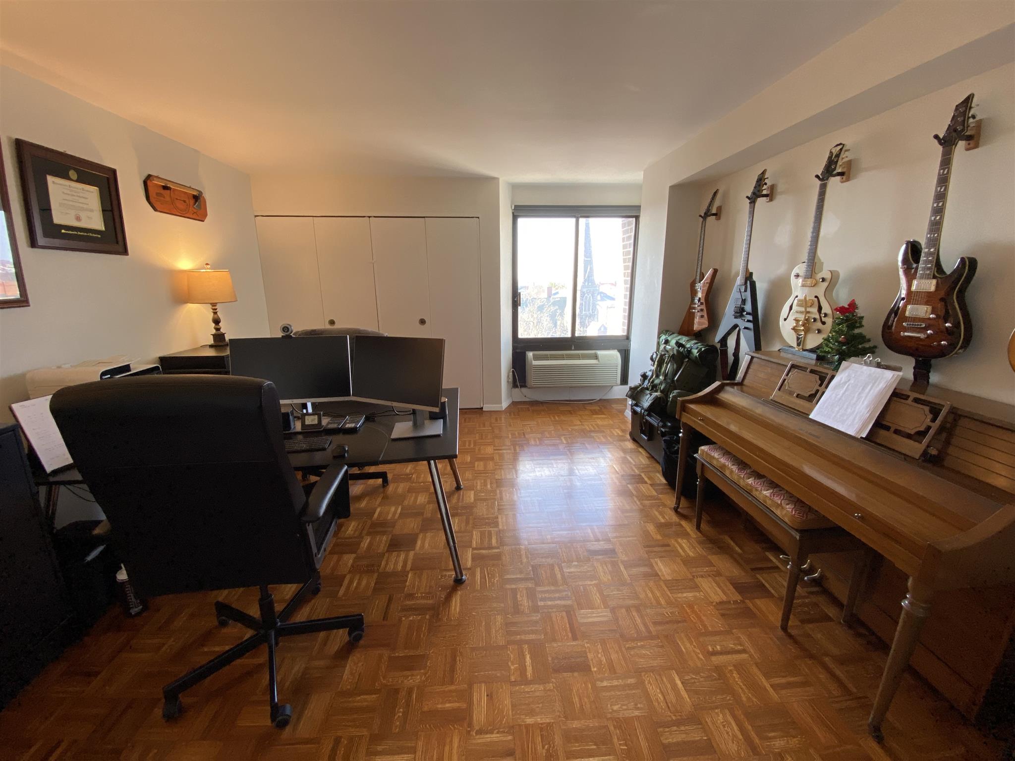 1105 Massachusetts Ave, Harvard Square