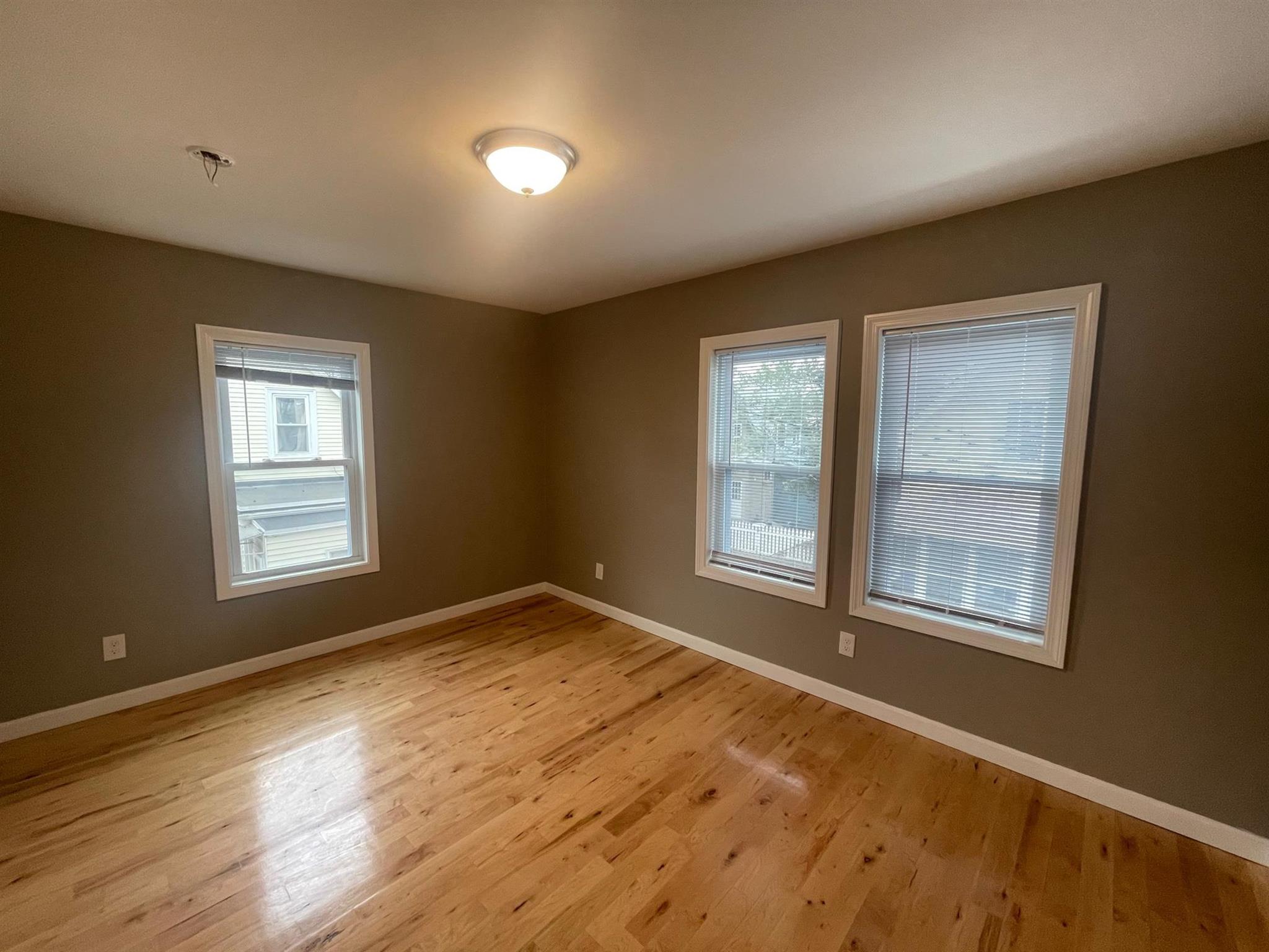 1 Theriault Ct, North Cambridge