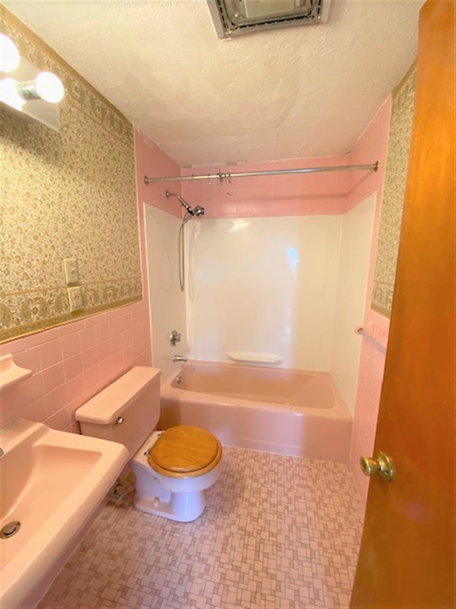 18 Hamilton Rd, Arlington