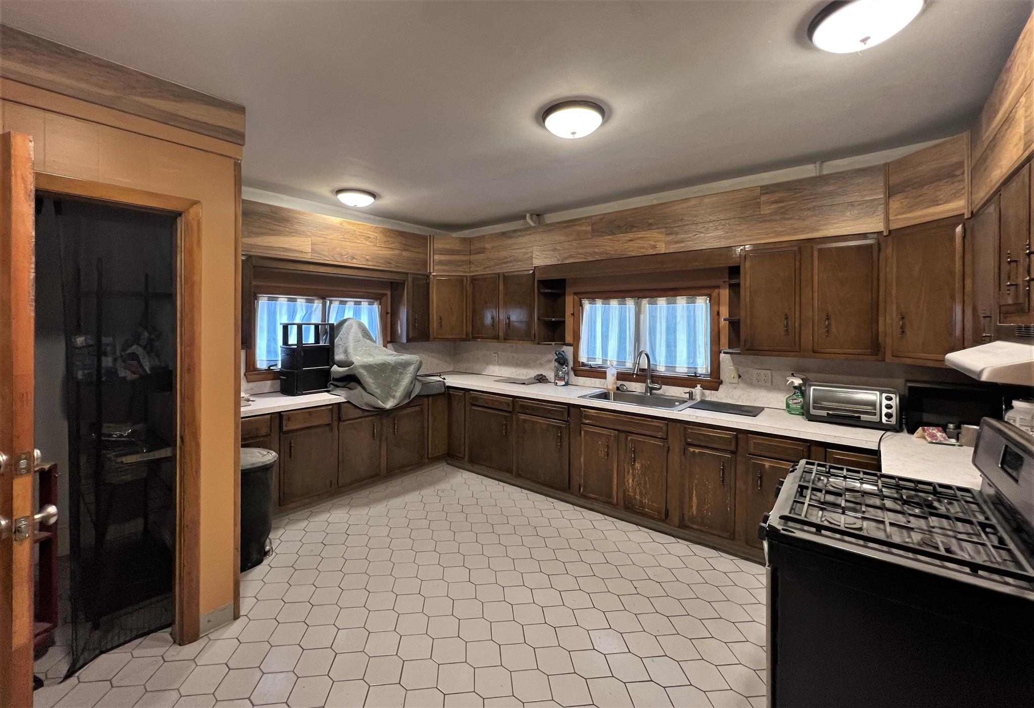 91 Bartlett St, Magoun Square