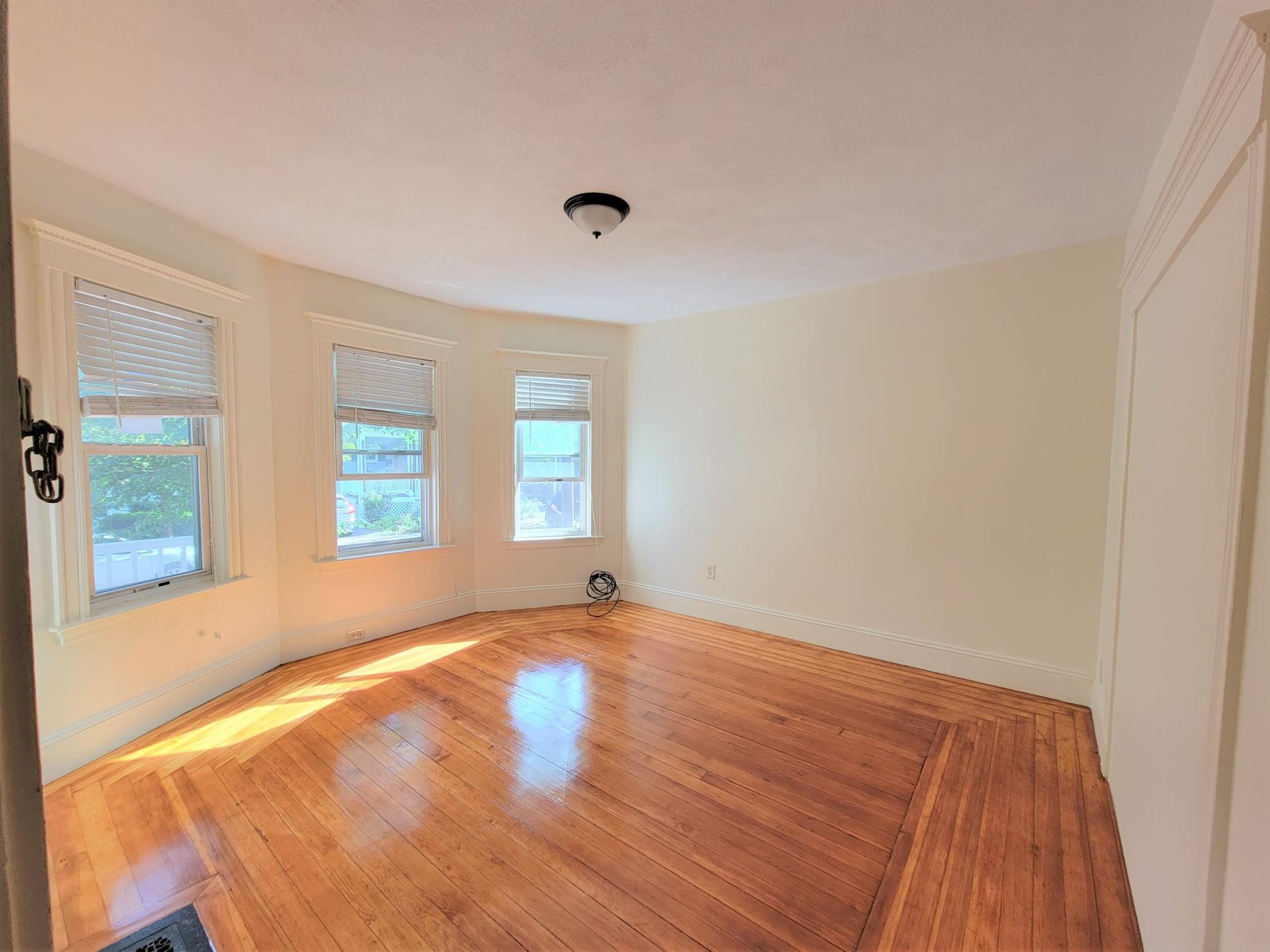 28 Lexington Ave, Davis Square