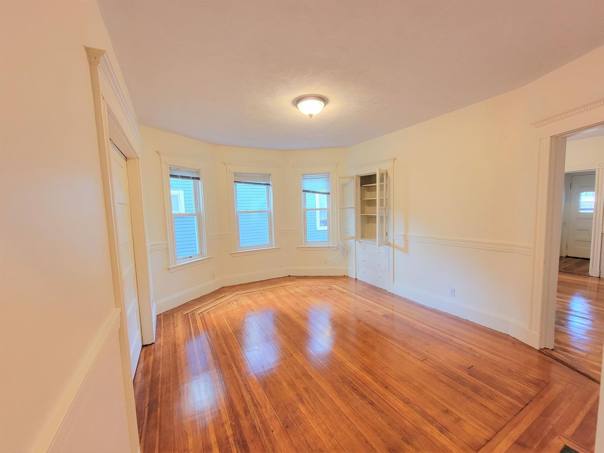 28 Lexington Ave, Davis Square