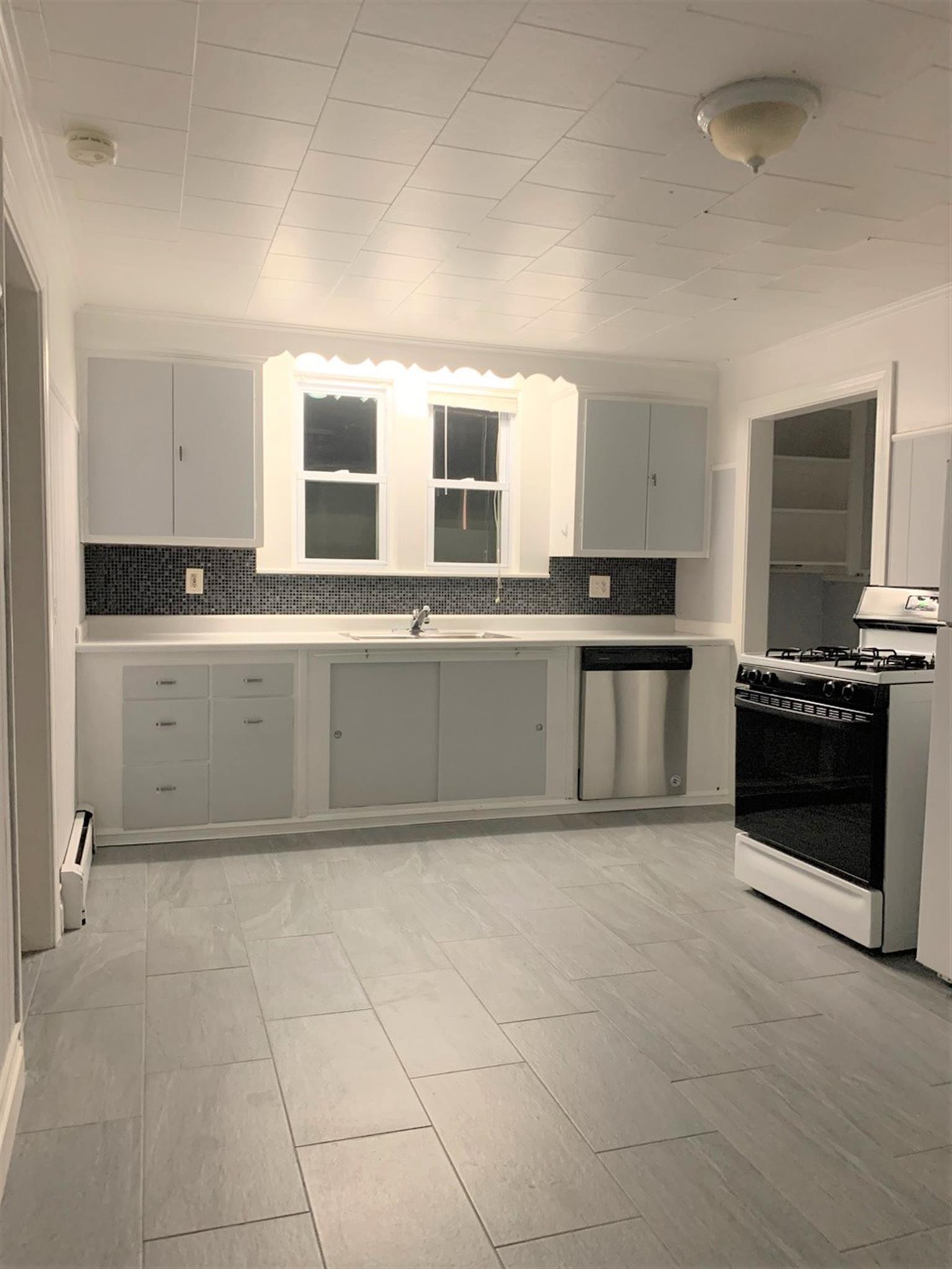 547 Broadway, Ball Square