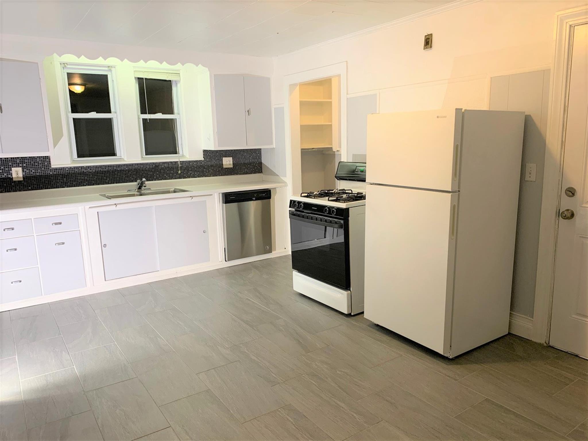 547 Broadway, Ball Square