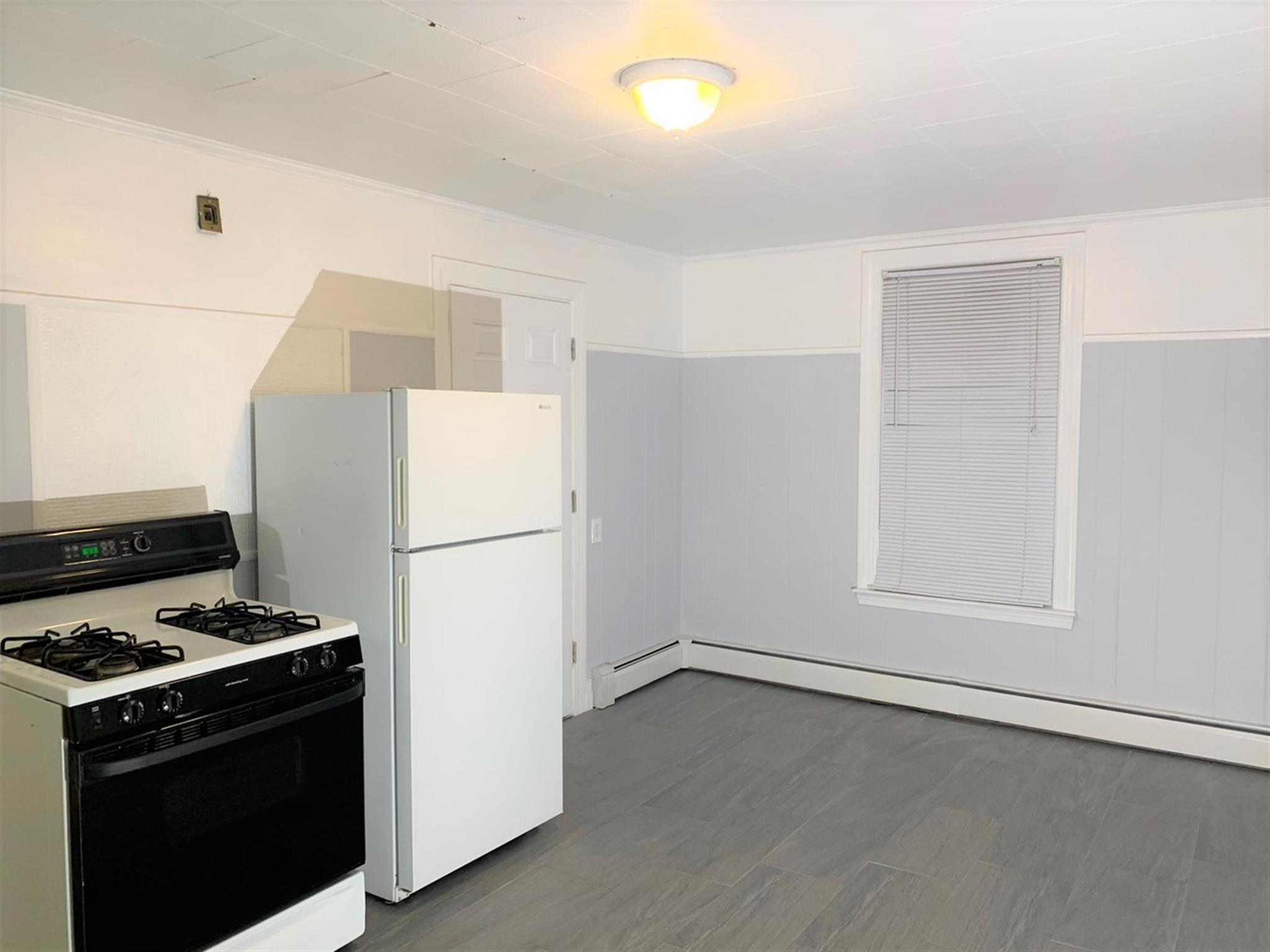 547 Broadway, Ball Square