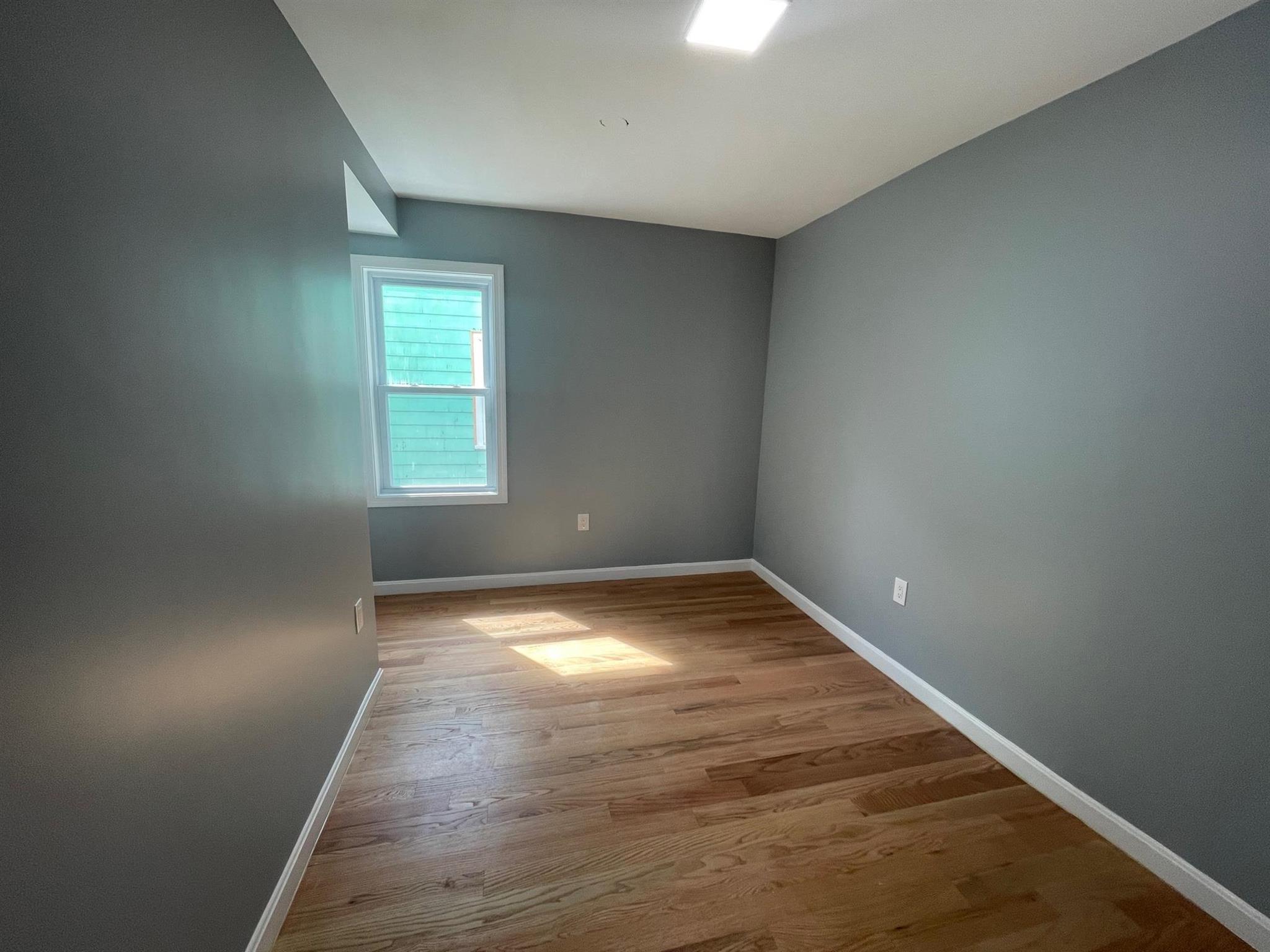 1 Theriault Ct, North Cambridge