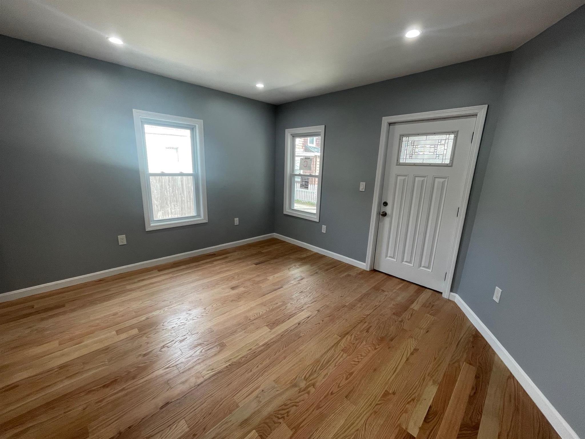 1 Theriault Ct, North Cambridge