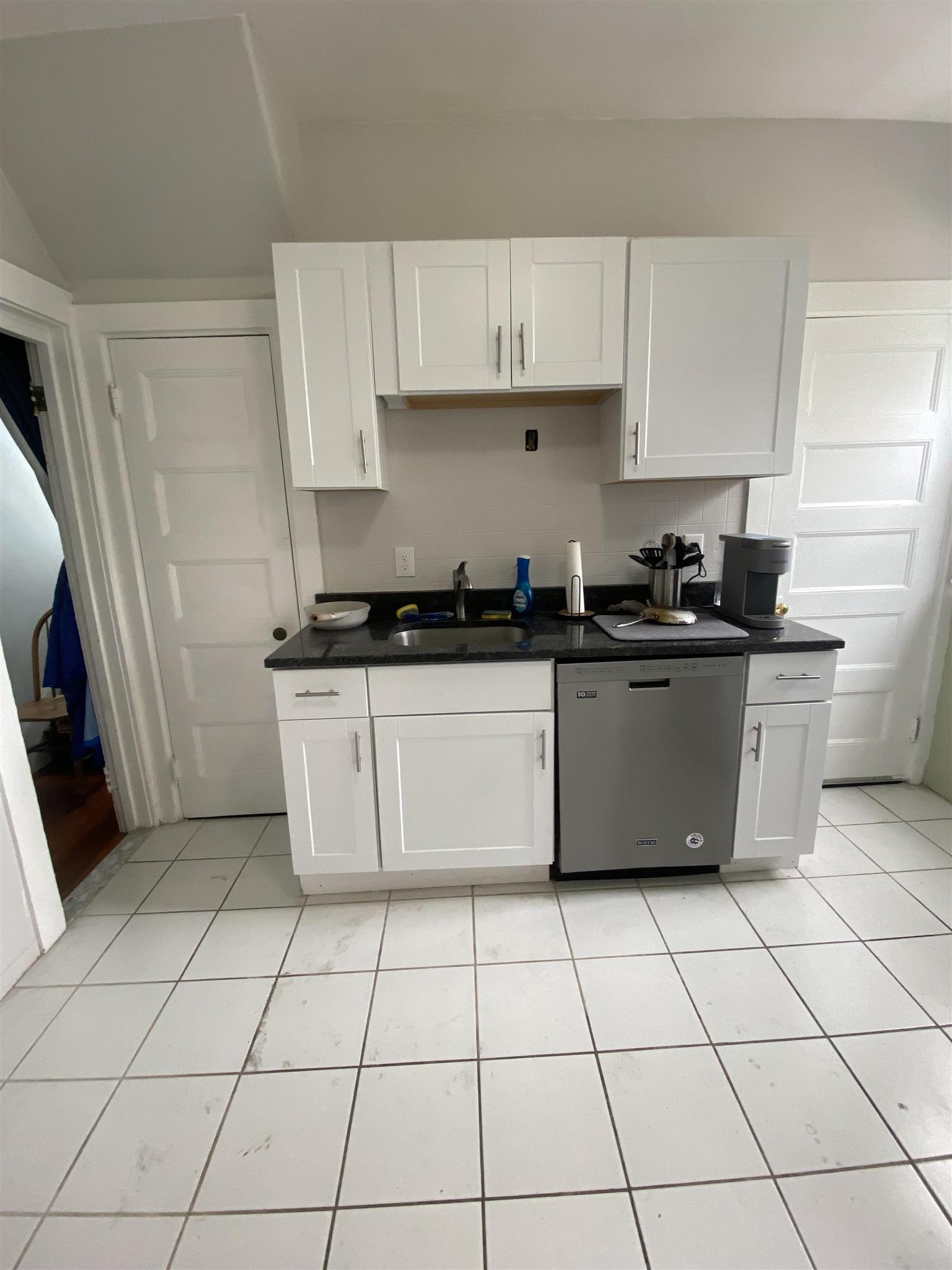 81 College Ave, Davis Square