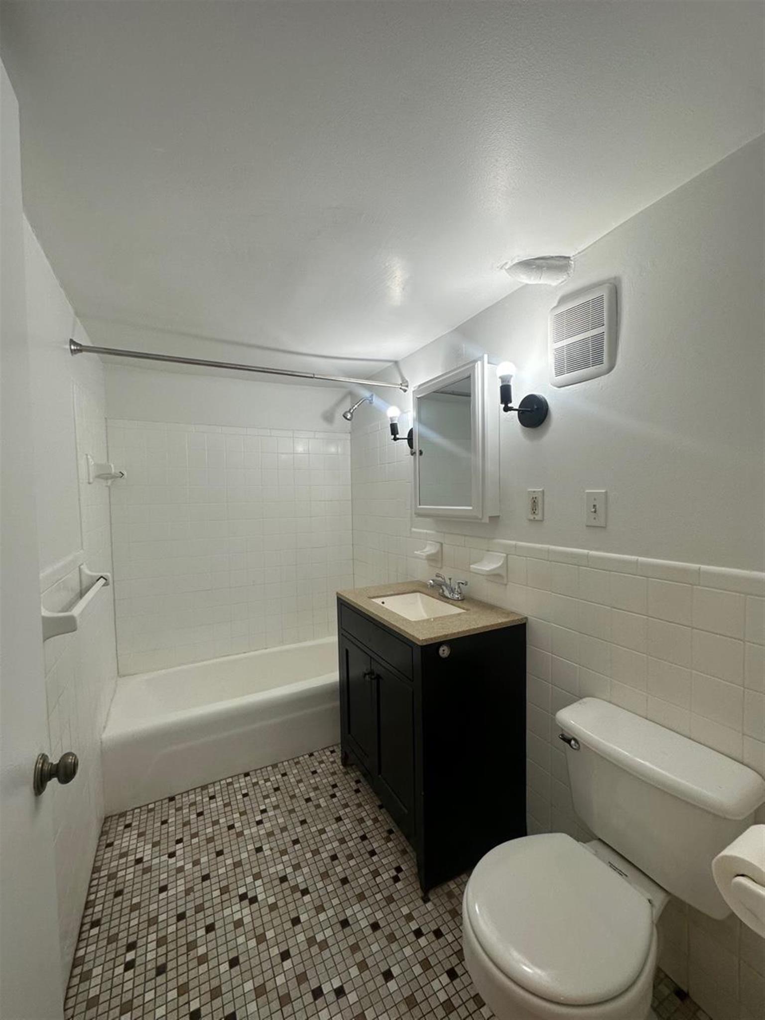 16 Yarmouth St, Back Bay