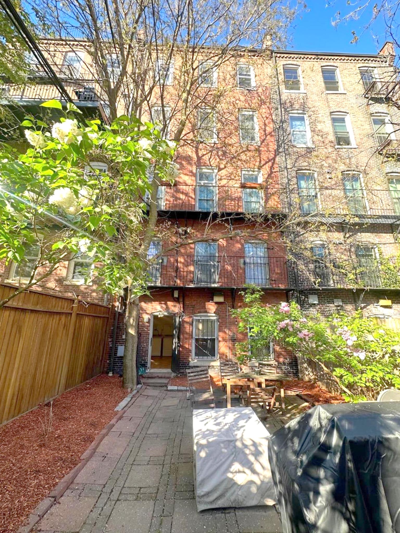 16 Yarmouth St, Back Bay