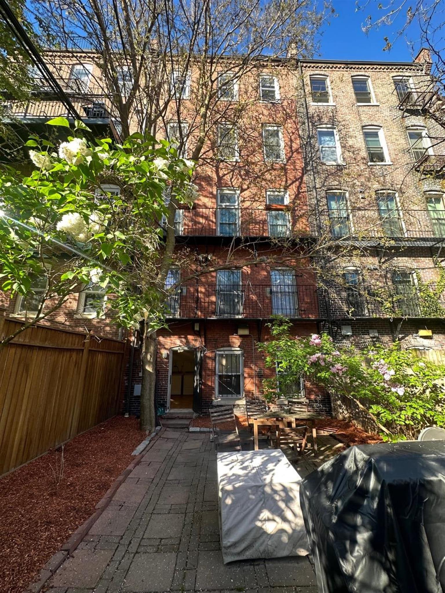 16 Yarmouth St, Back Bay