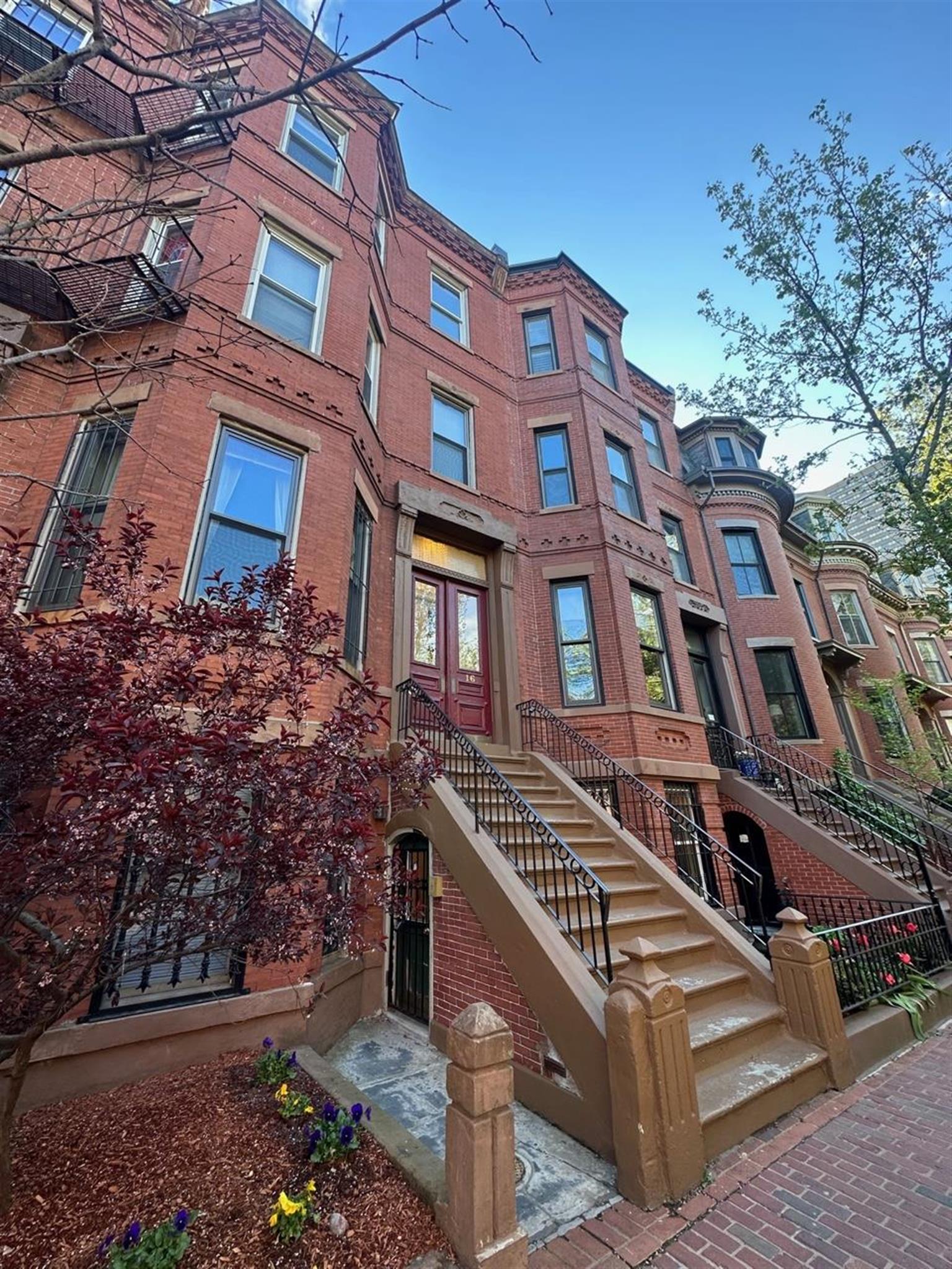 16 Yarmouth St, Back Bay