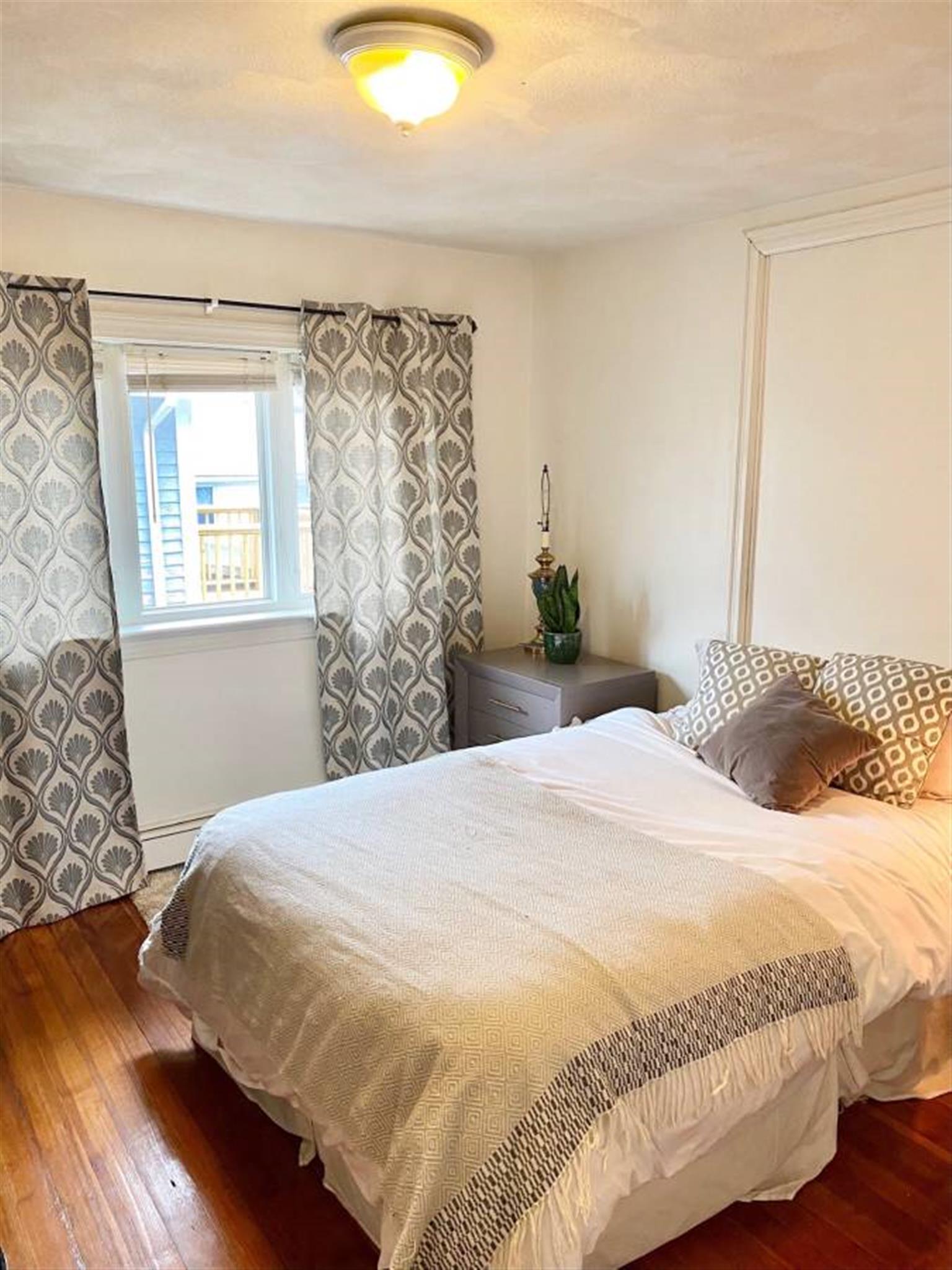 18 Maple Ave, Medford