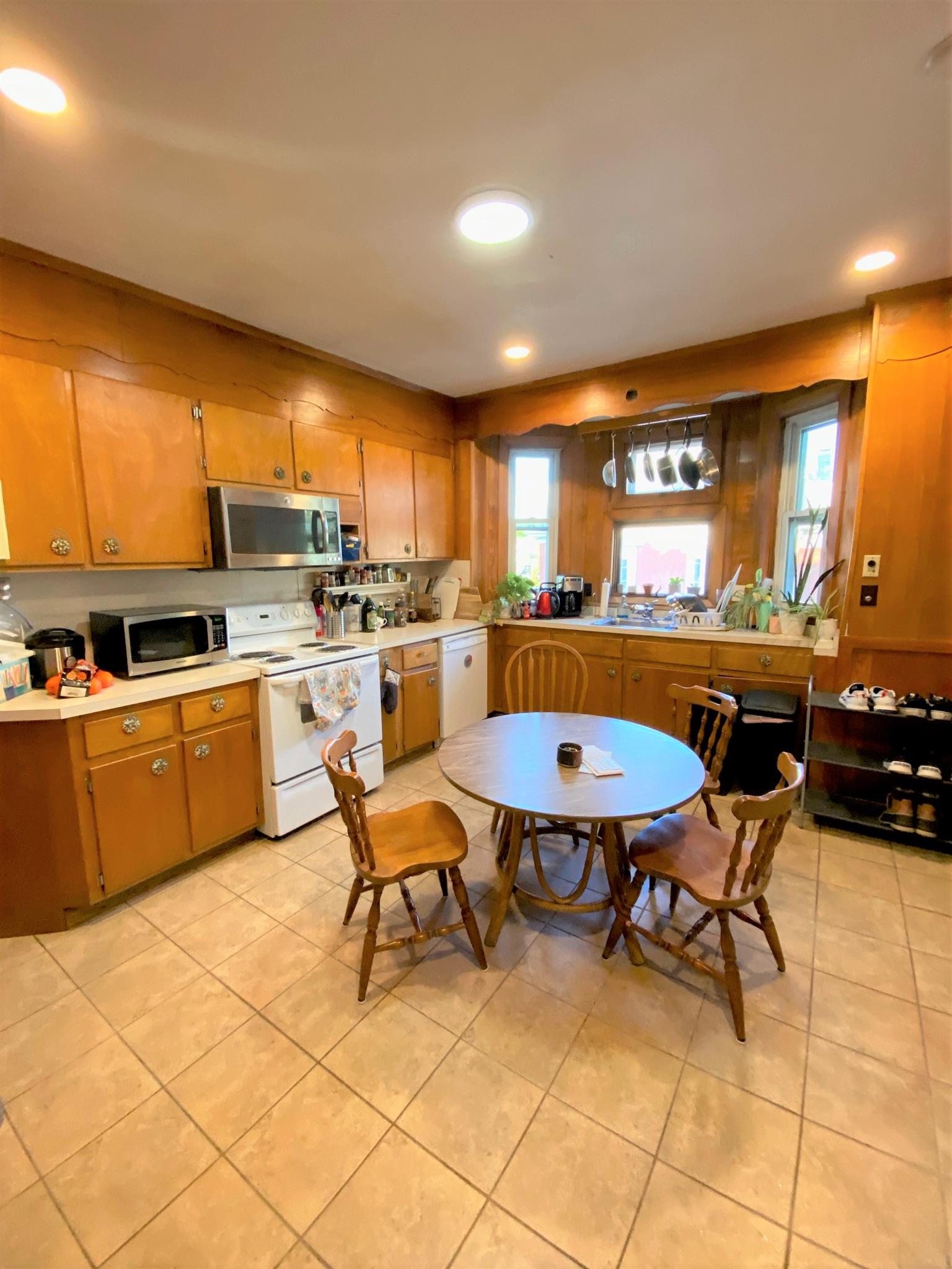 148 Broadway, East Somerville