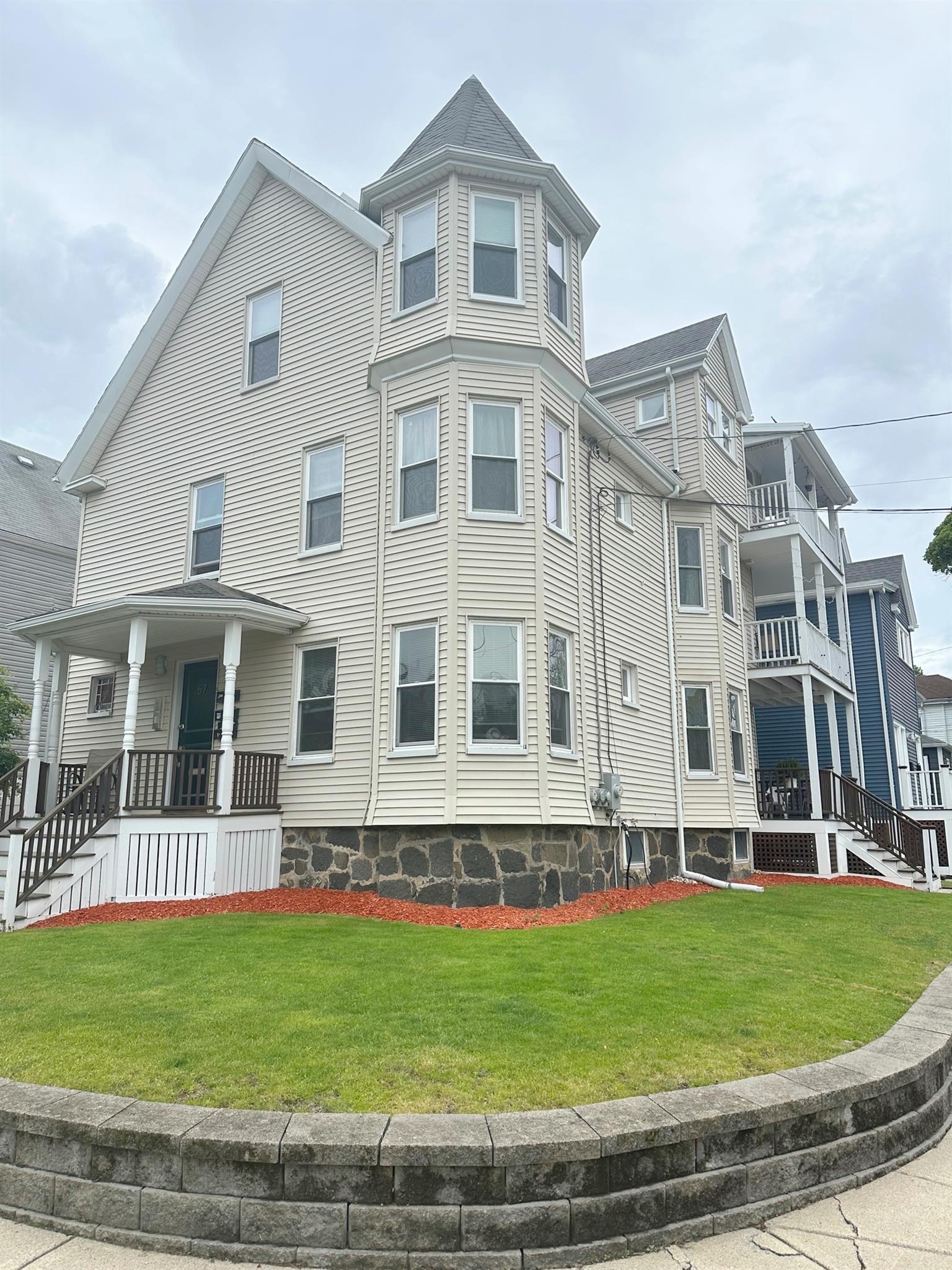 57 Greenleaf Ave, Medford