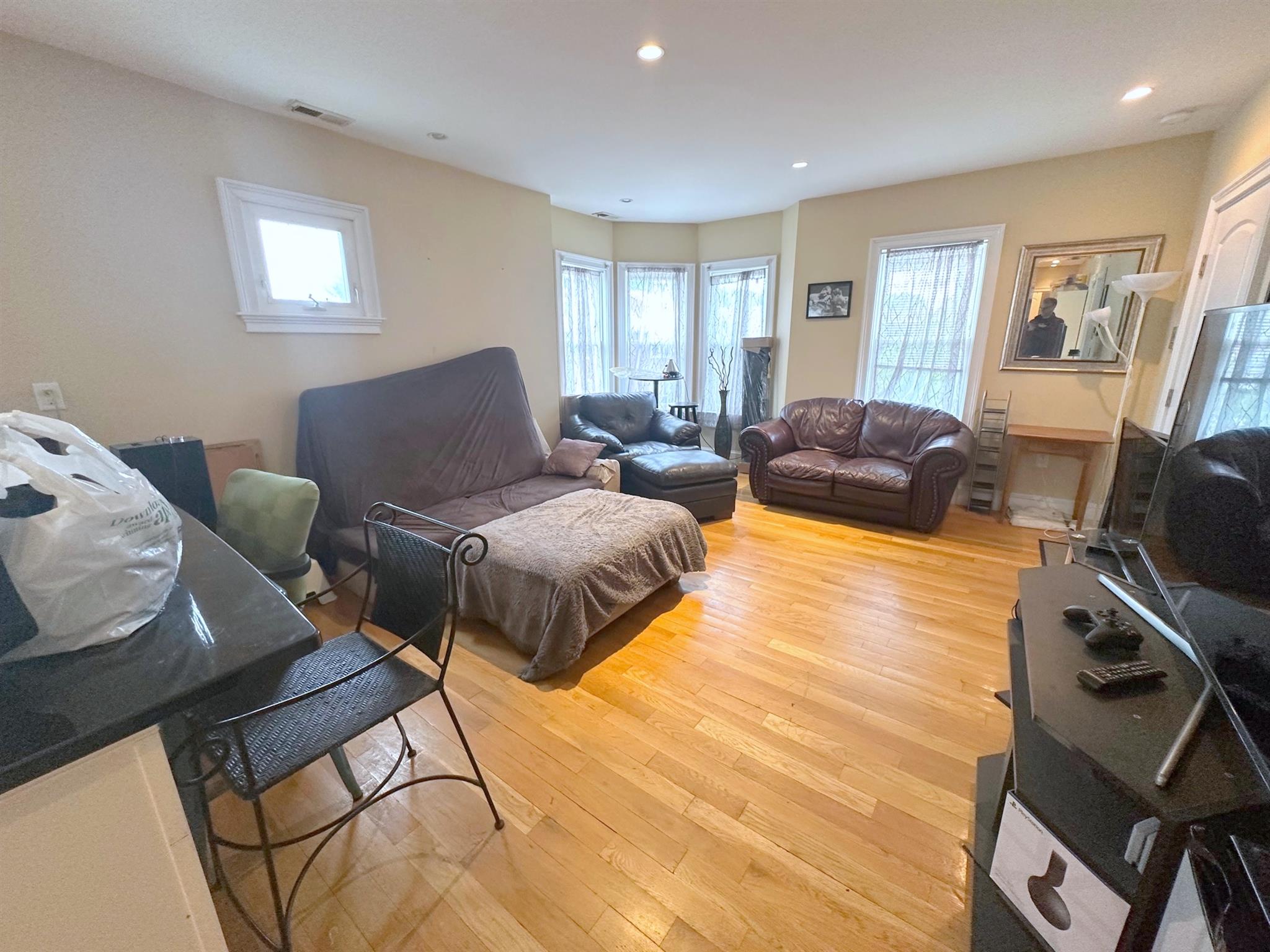 57 Greenleaf Ave, Medford