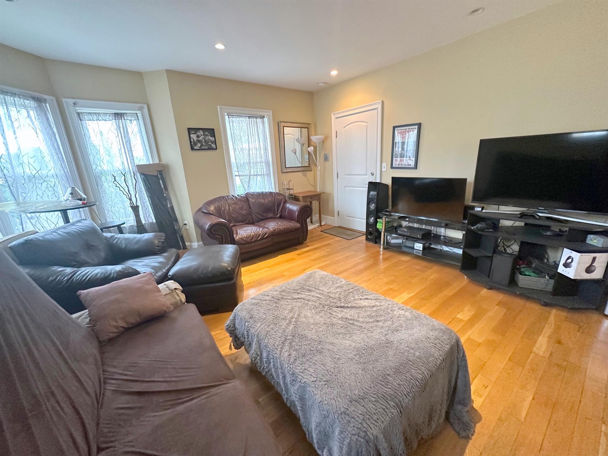 57 Greenleaf Ave, Medford