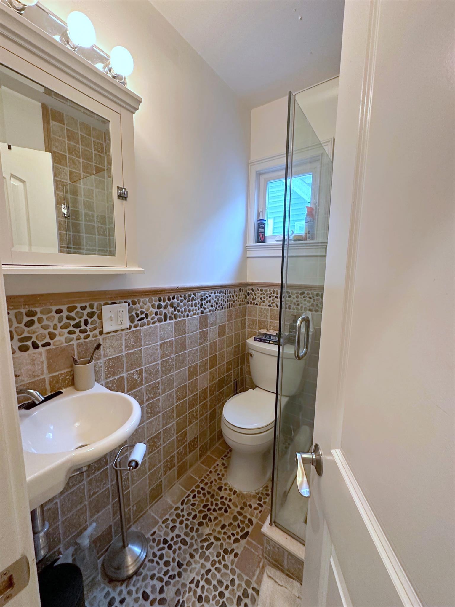 57 Greenleaf Ave, Medford