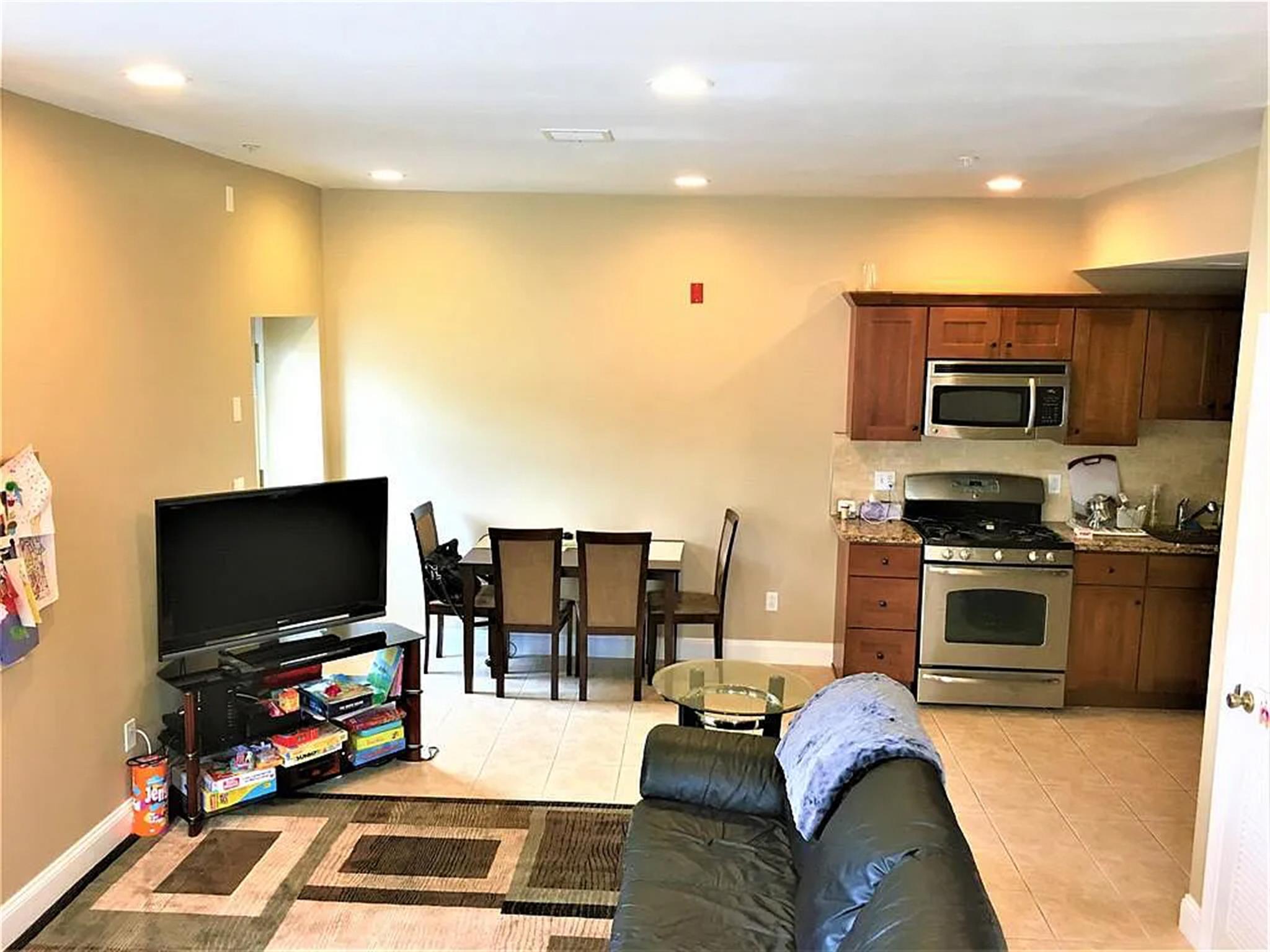 910 Saratoga St, East Boston