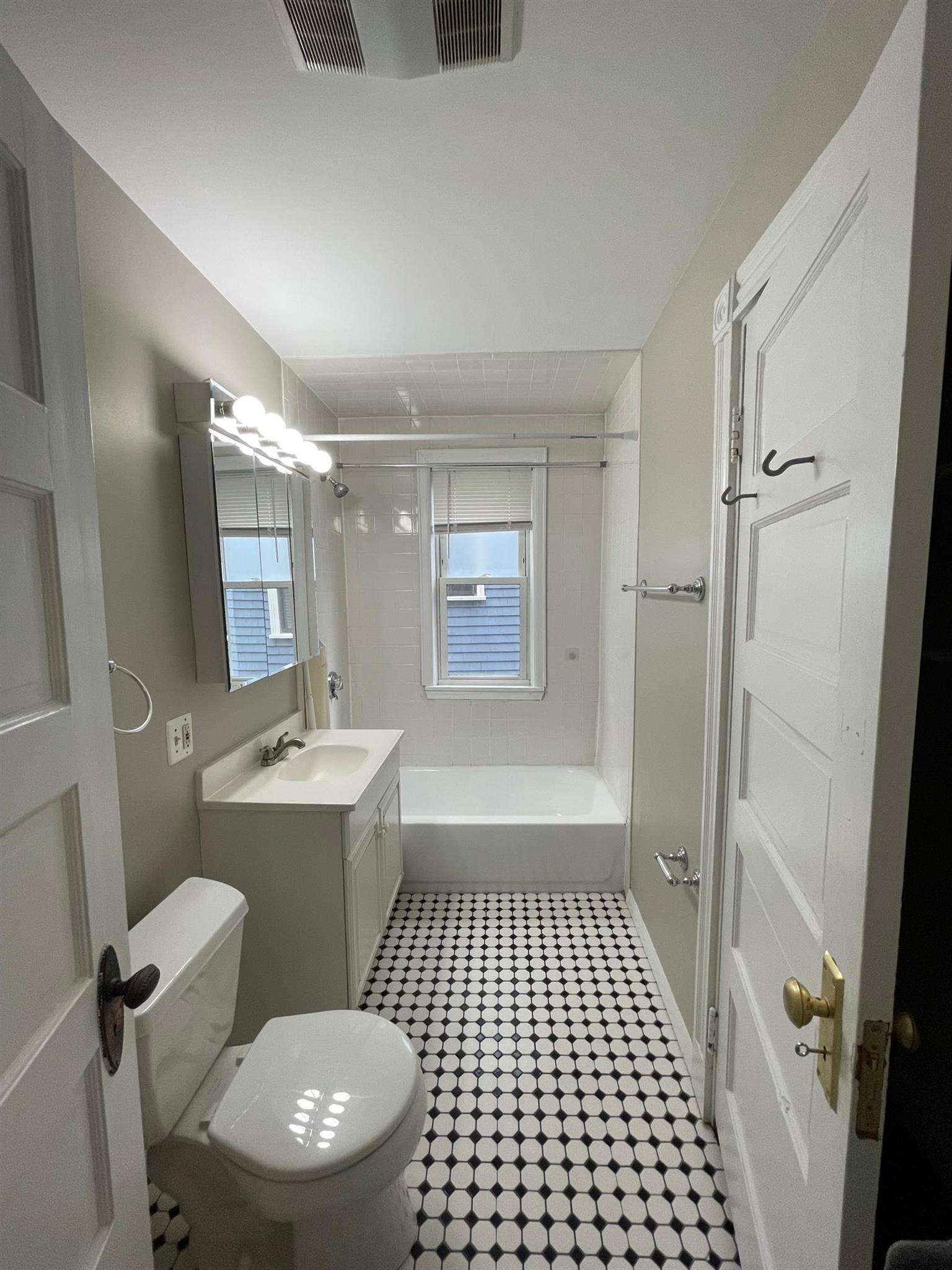 10 Cambridge Ter, Neighborhood Nine