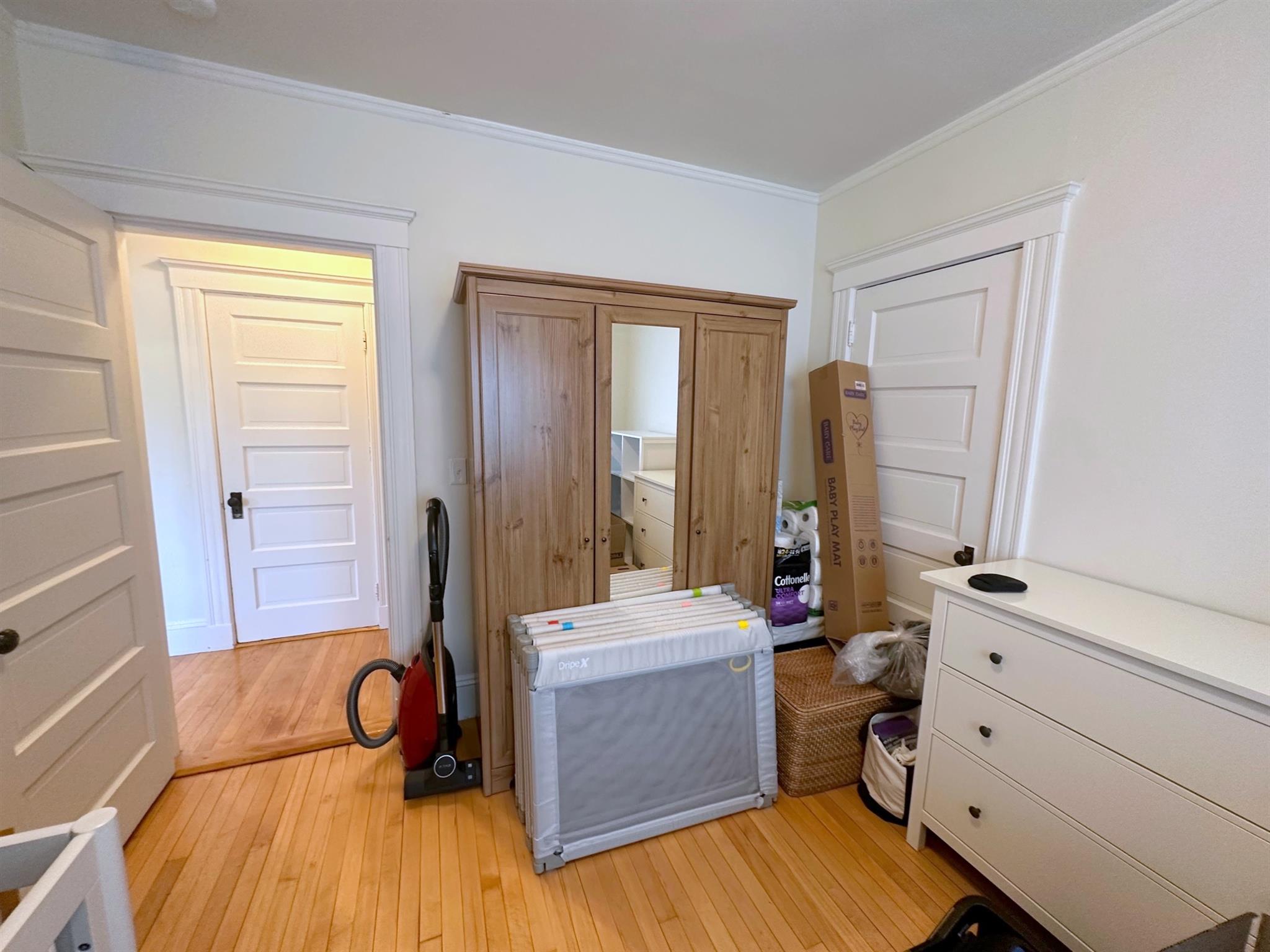 271 Huron Ave, Huron Village