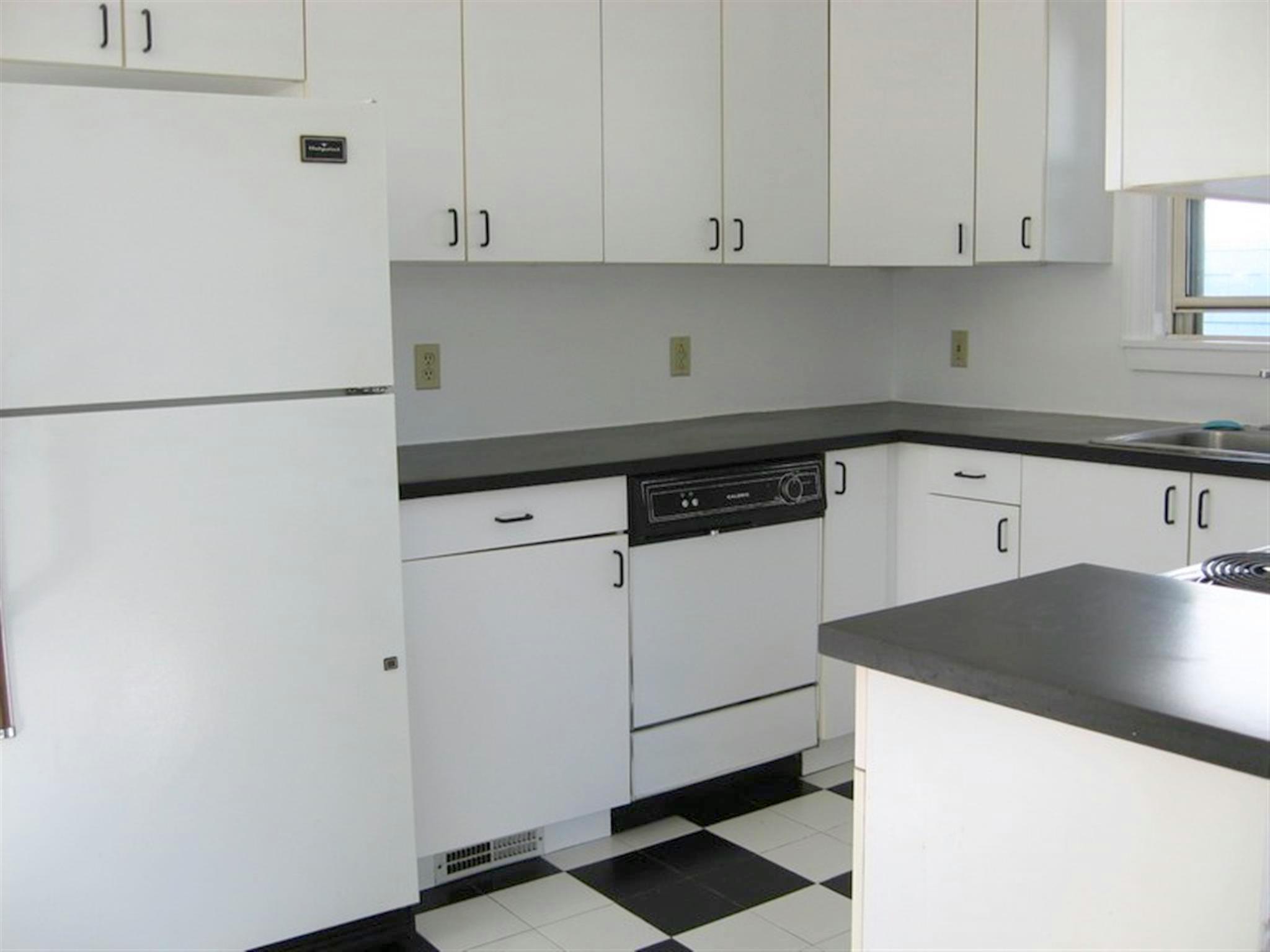 407 Broadway, Ball Square