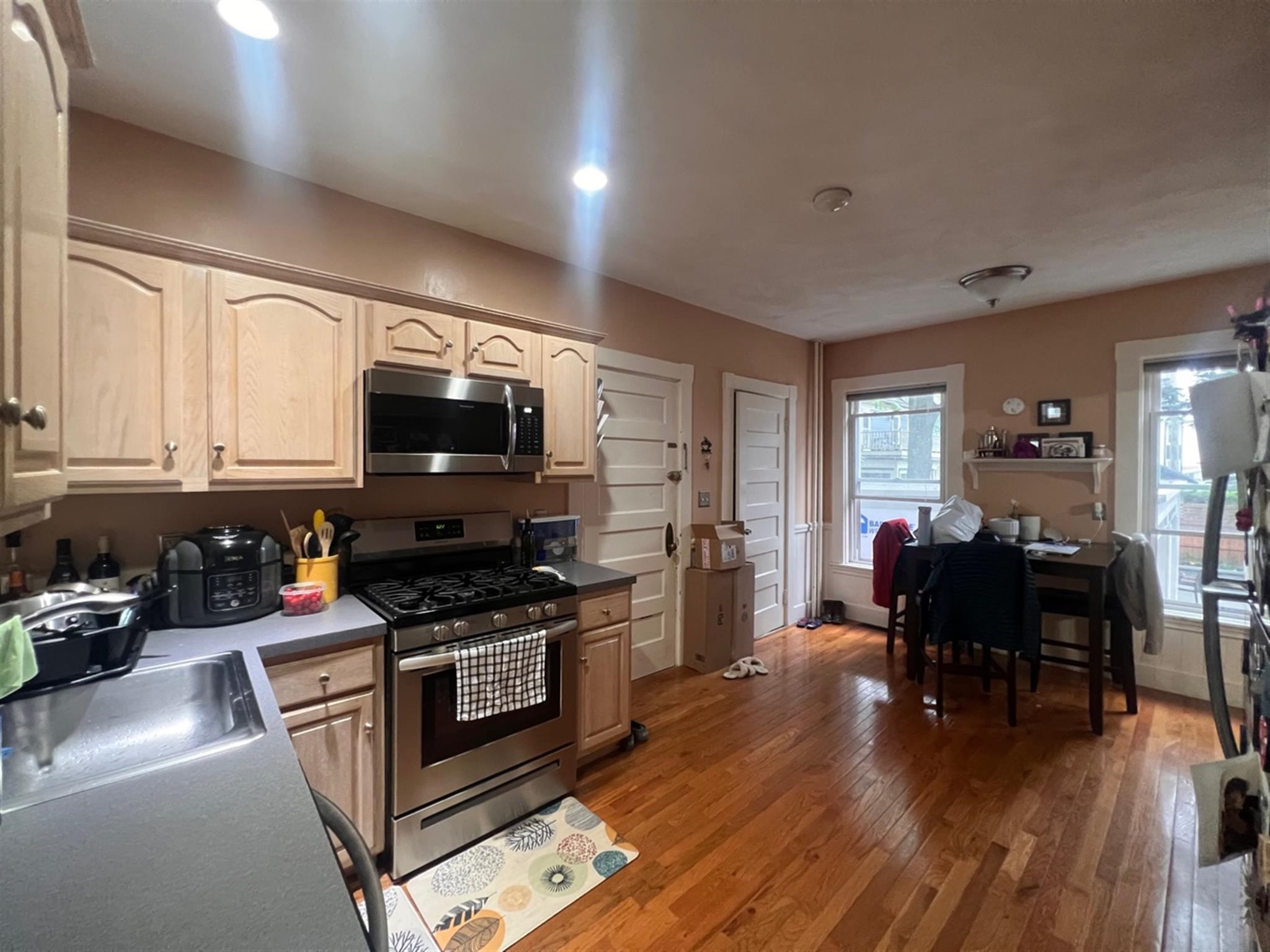 106 College Ave, Tufts