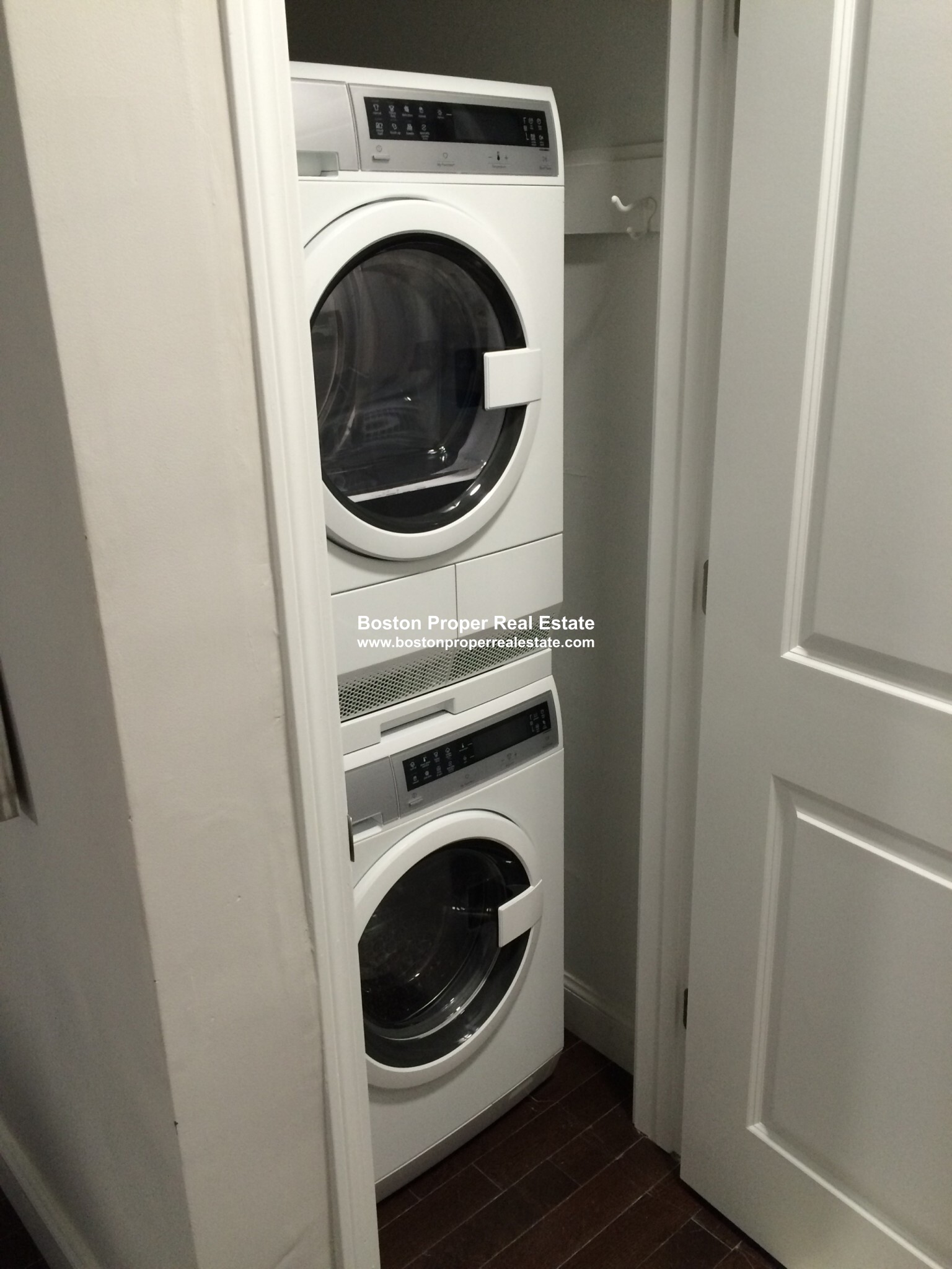 48 Clearway St, Back Bay