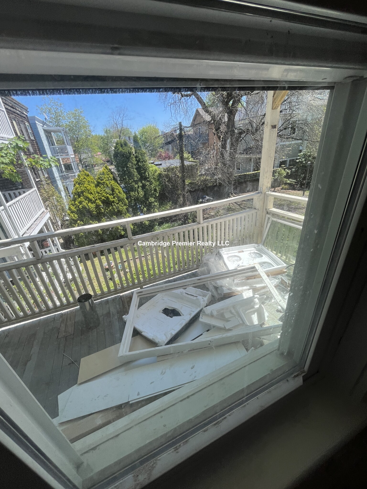 32 Putnam Ave, Riverside