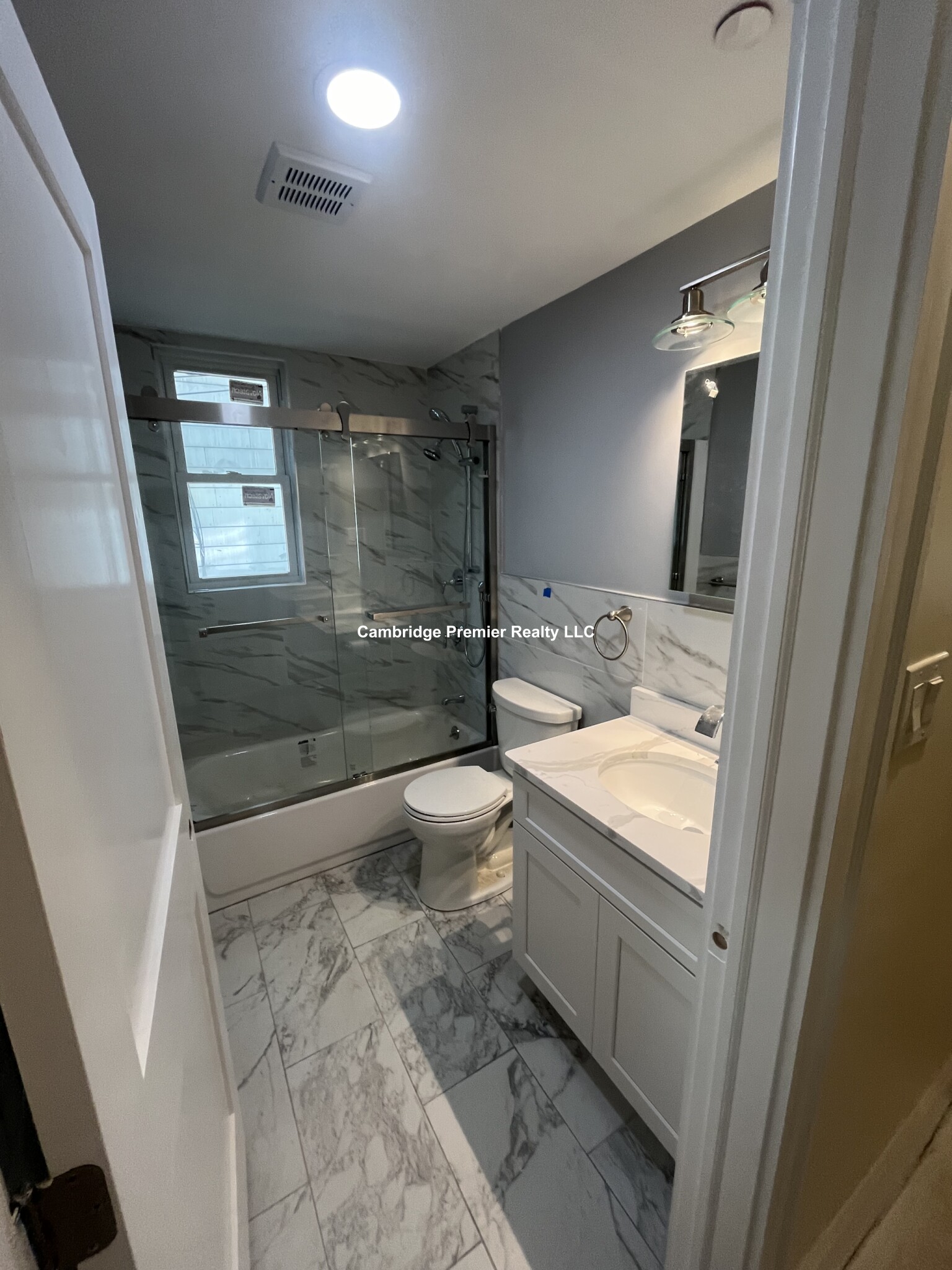 32 Putnam Ave, Riverside