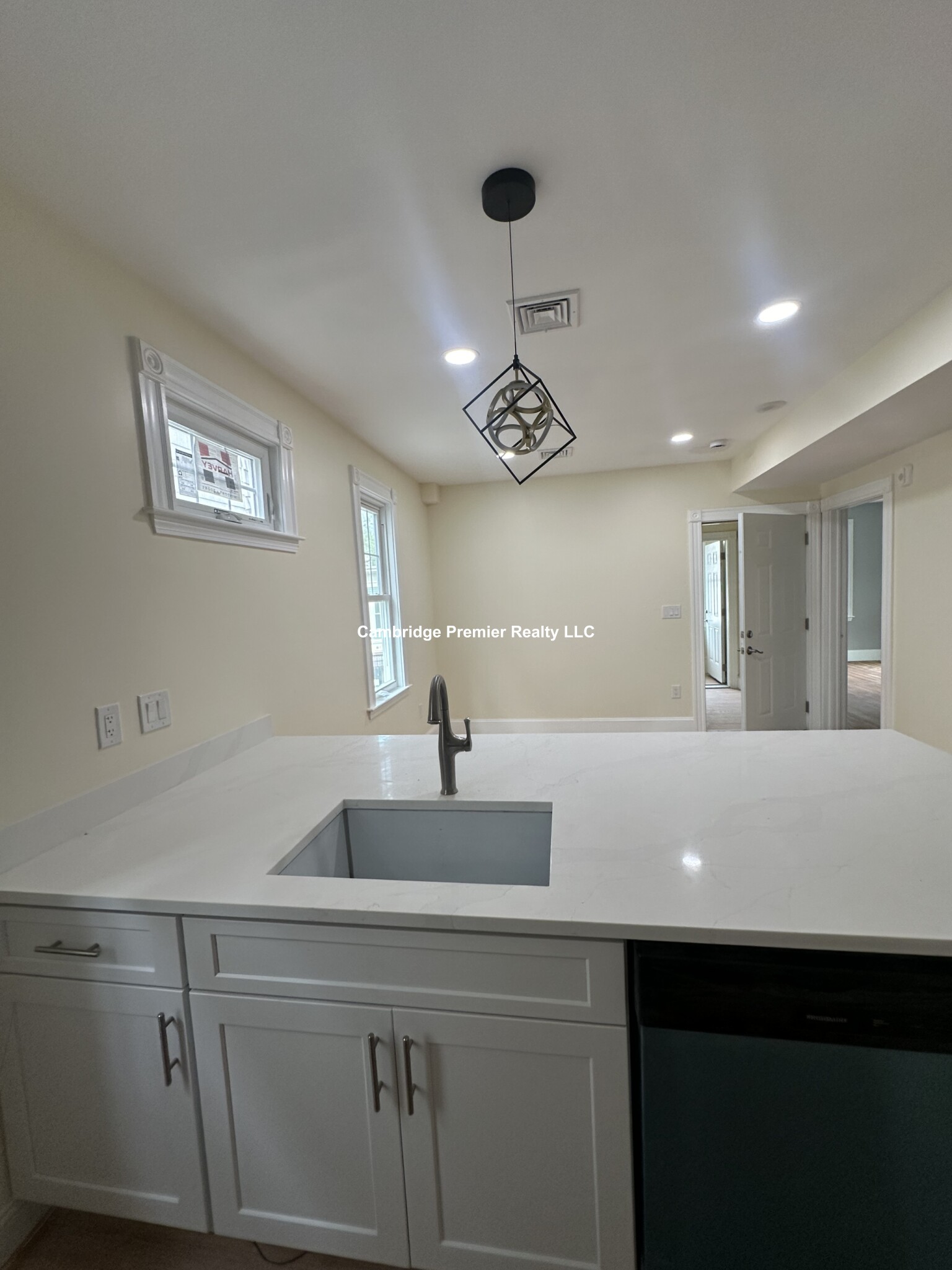 32 Putnam Ave, Riverside