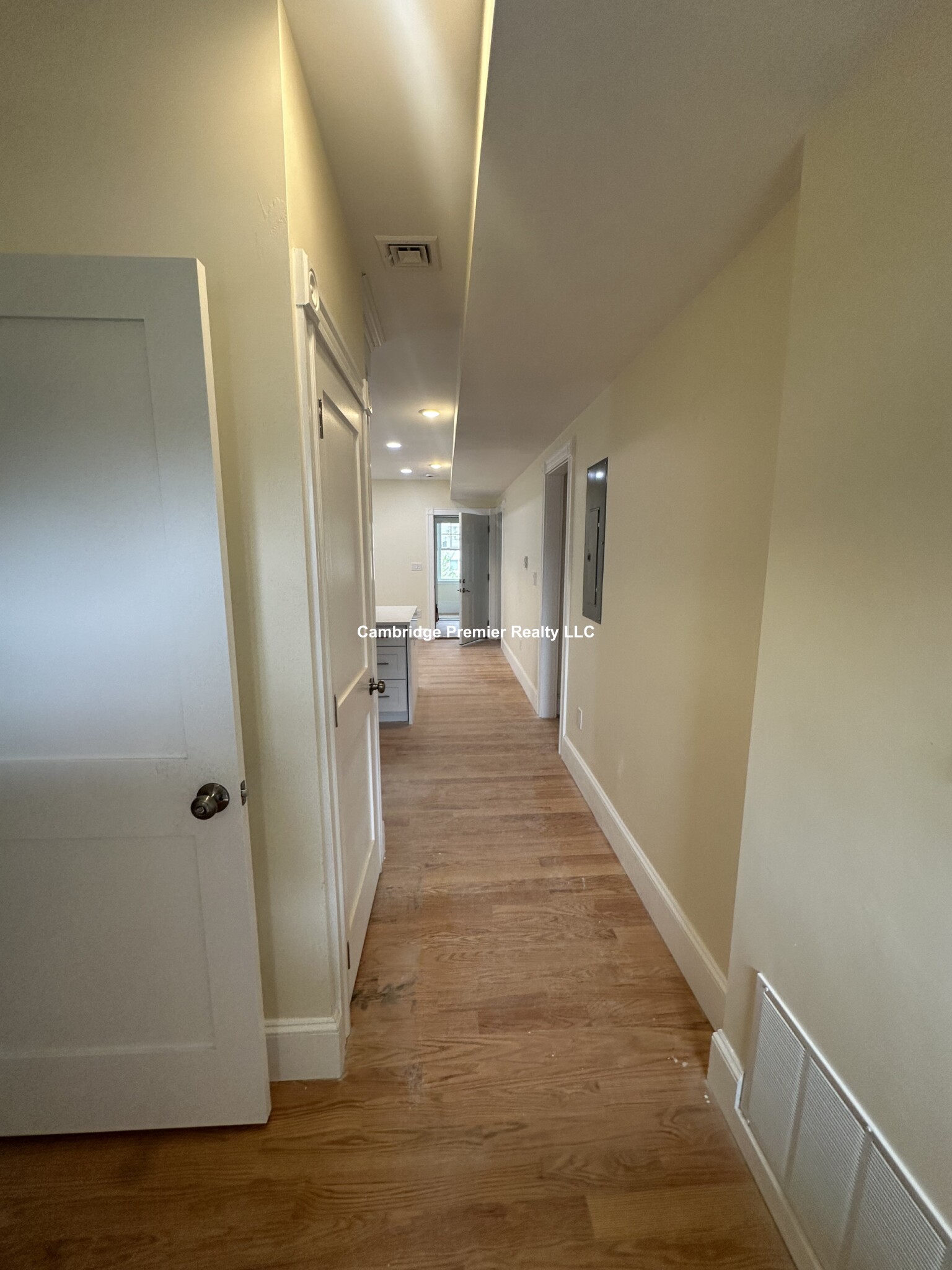 32 Putnam Ave, Riverside