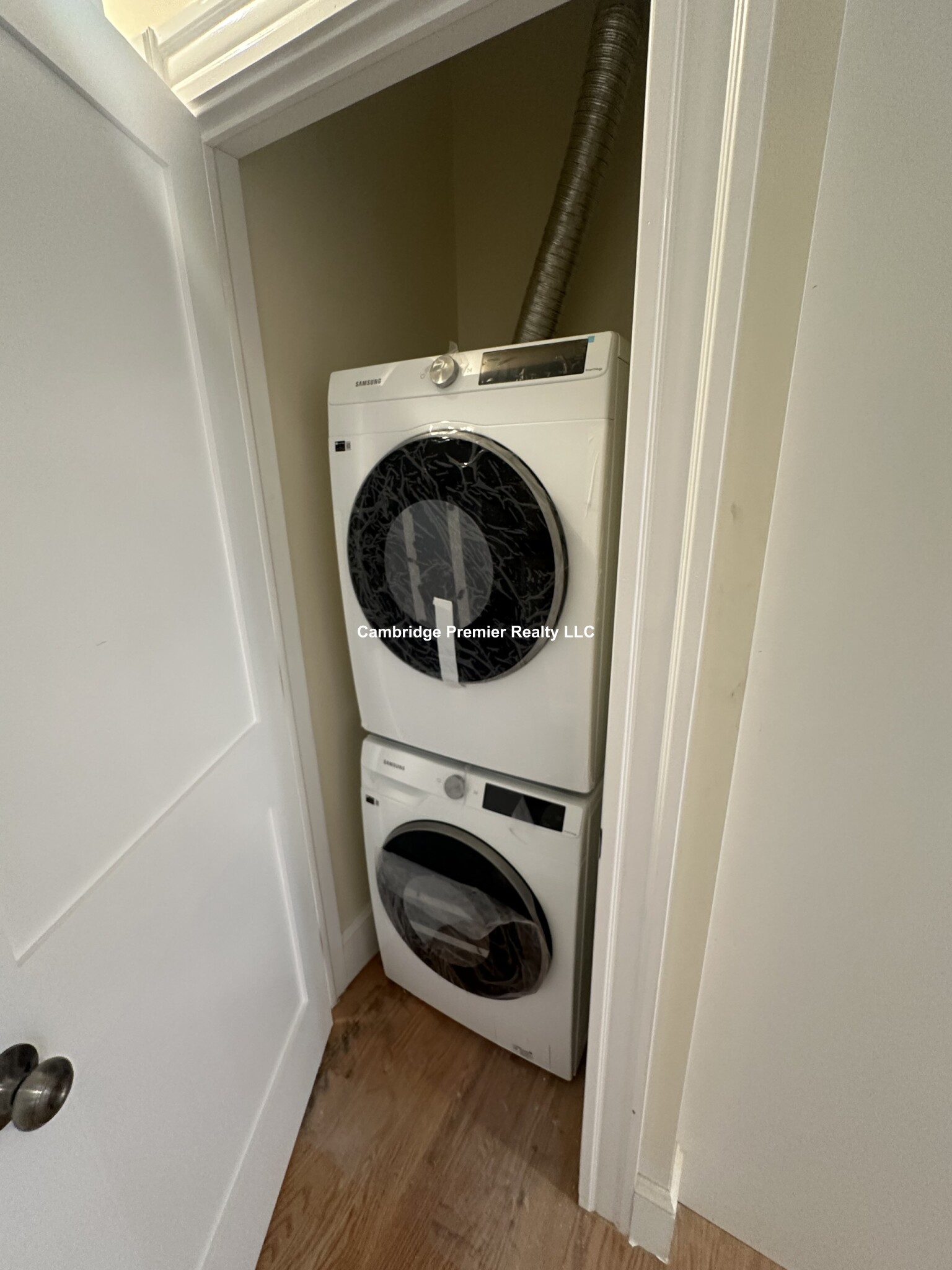 32 Putnam Ave, Riverside