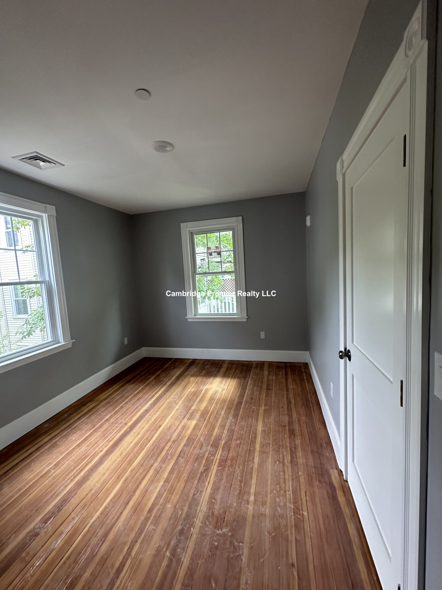 32 Putnam Ave, Riverside