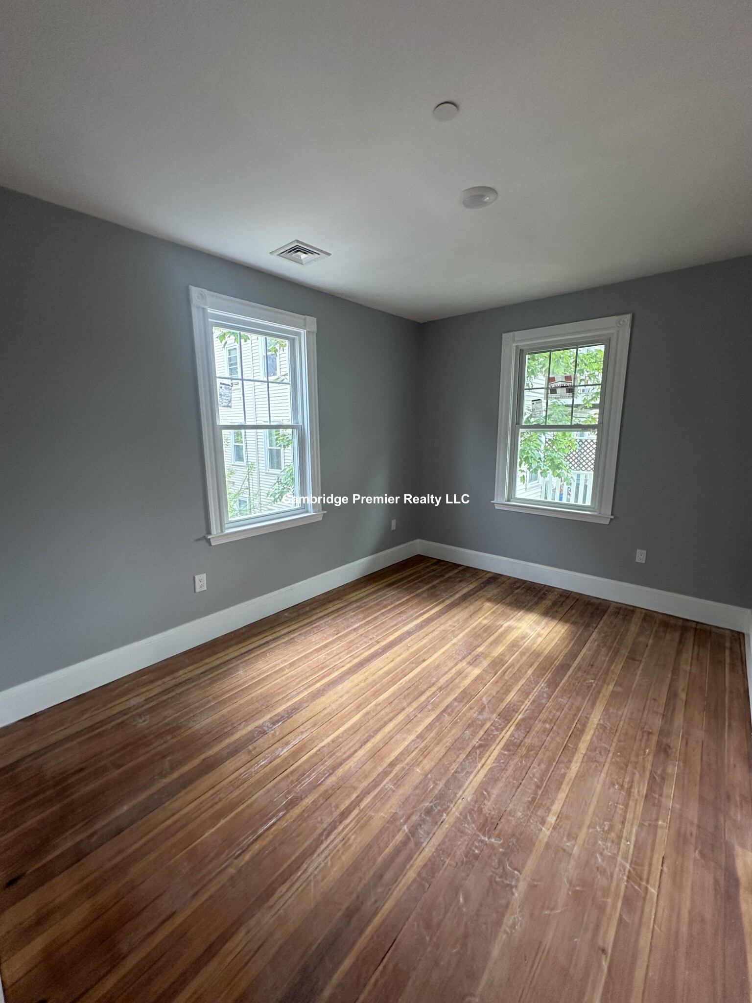 32 Putnam Ave, Riverside