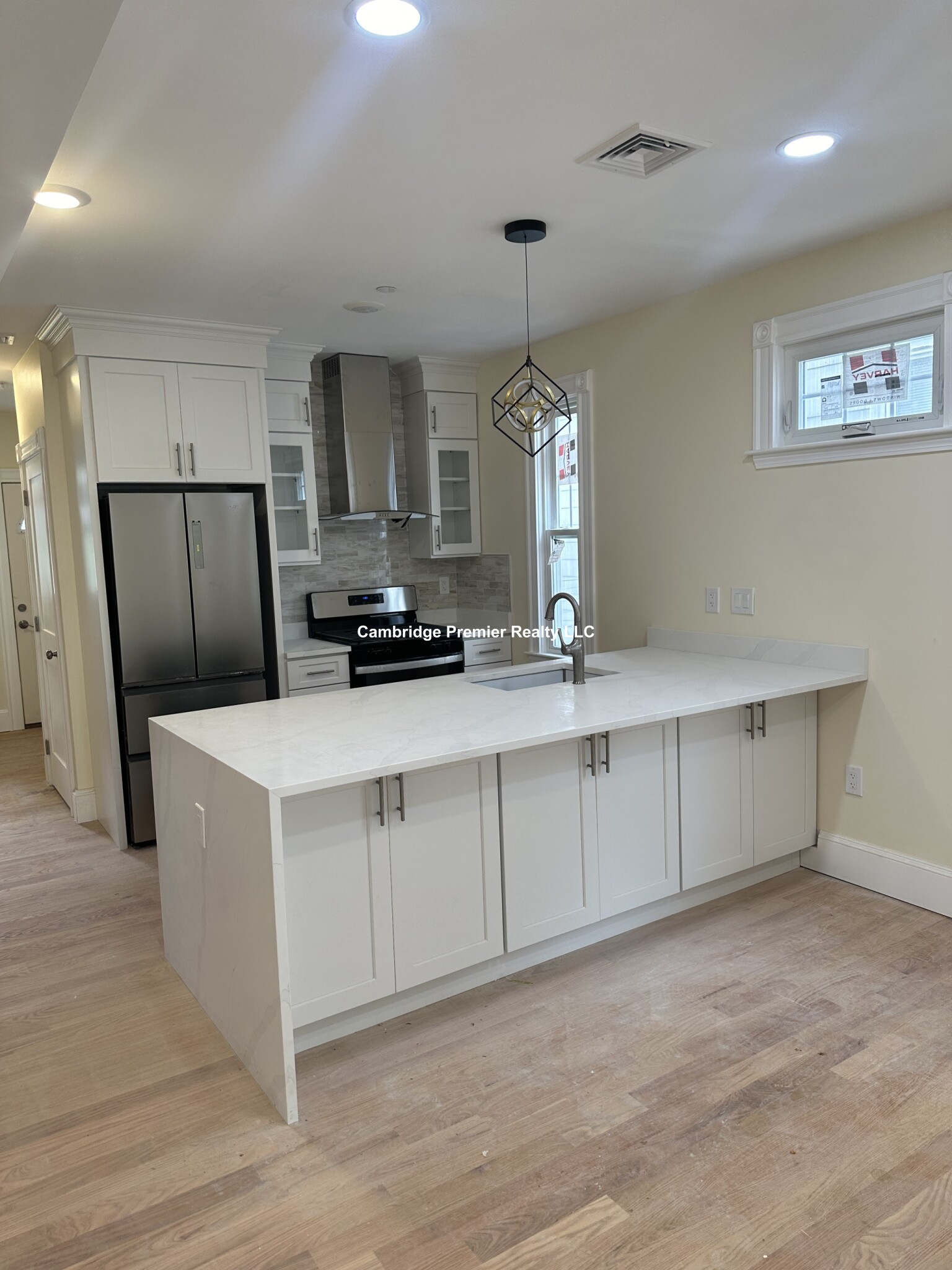 32 Putnam Ave, Riverside