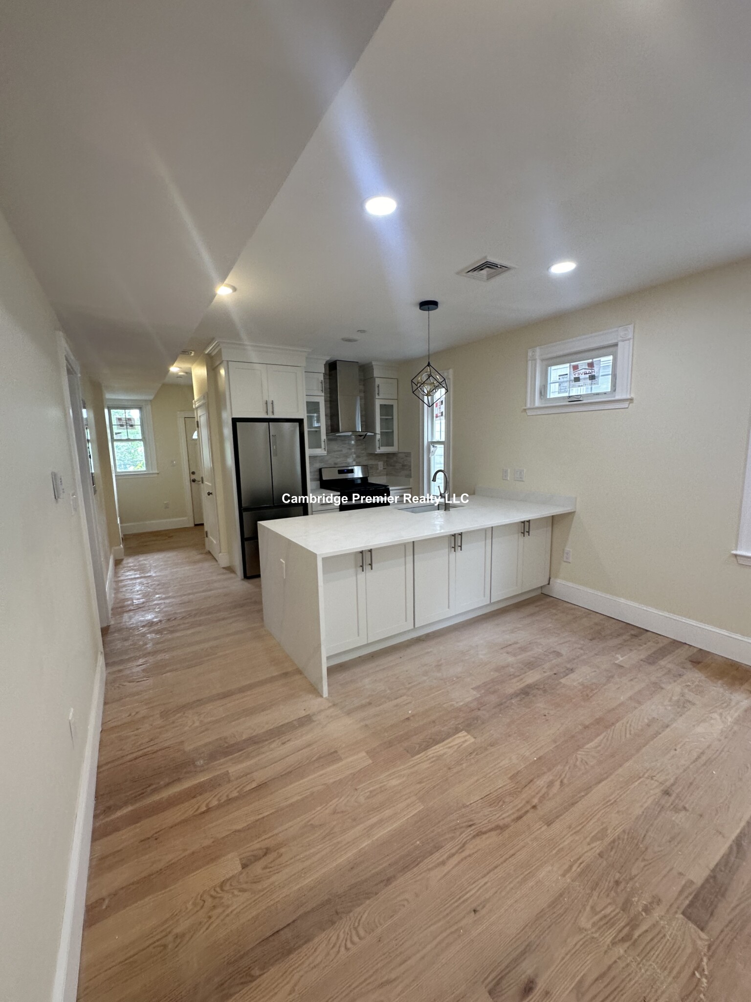 32 Putnam Ave, Riverside