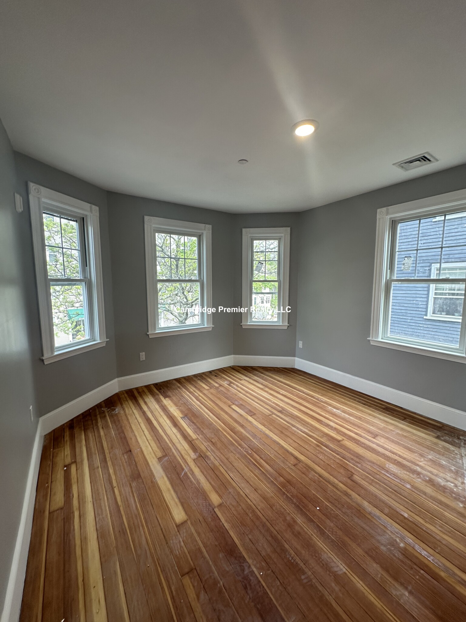 32 Putnam Ave, Riverside