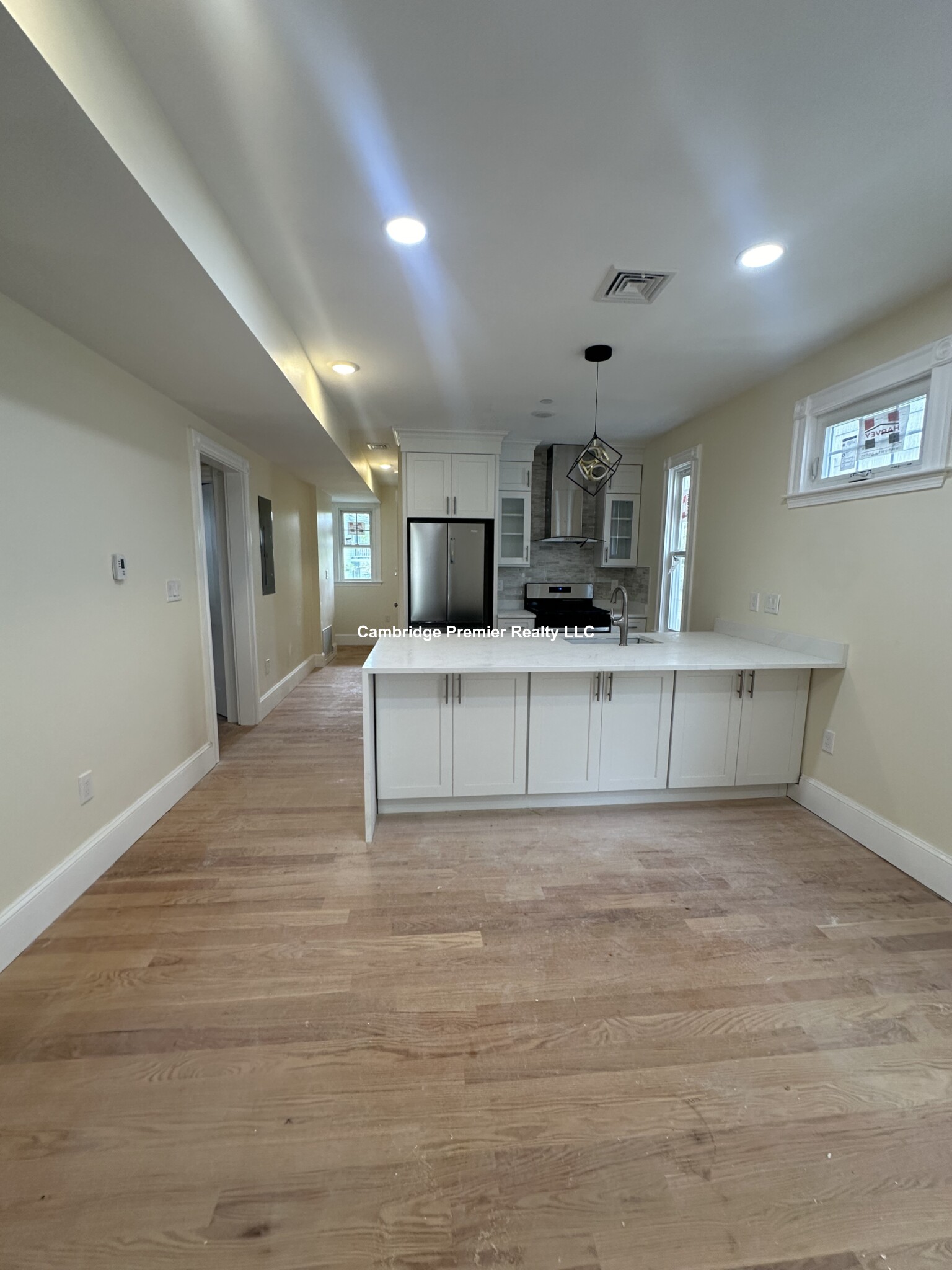 32 Putnam Ave, Riverside