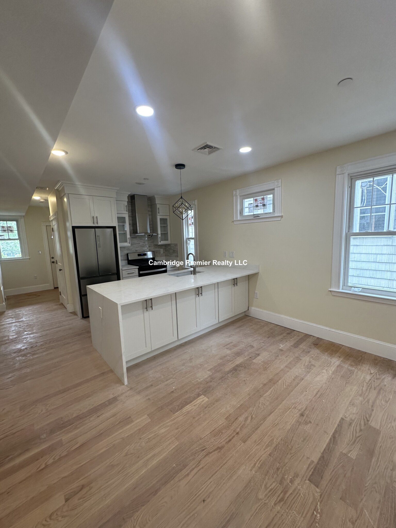 32 Putnam Ave, Riverside