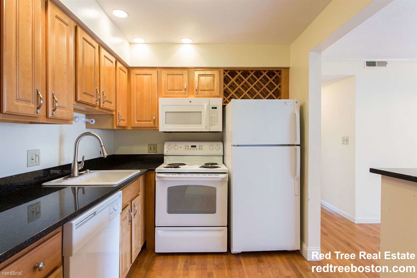 320 Hammond Pond Pkwy, Newton