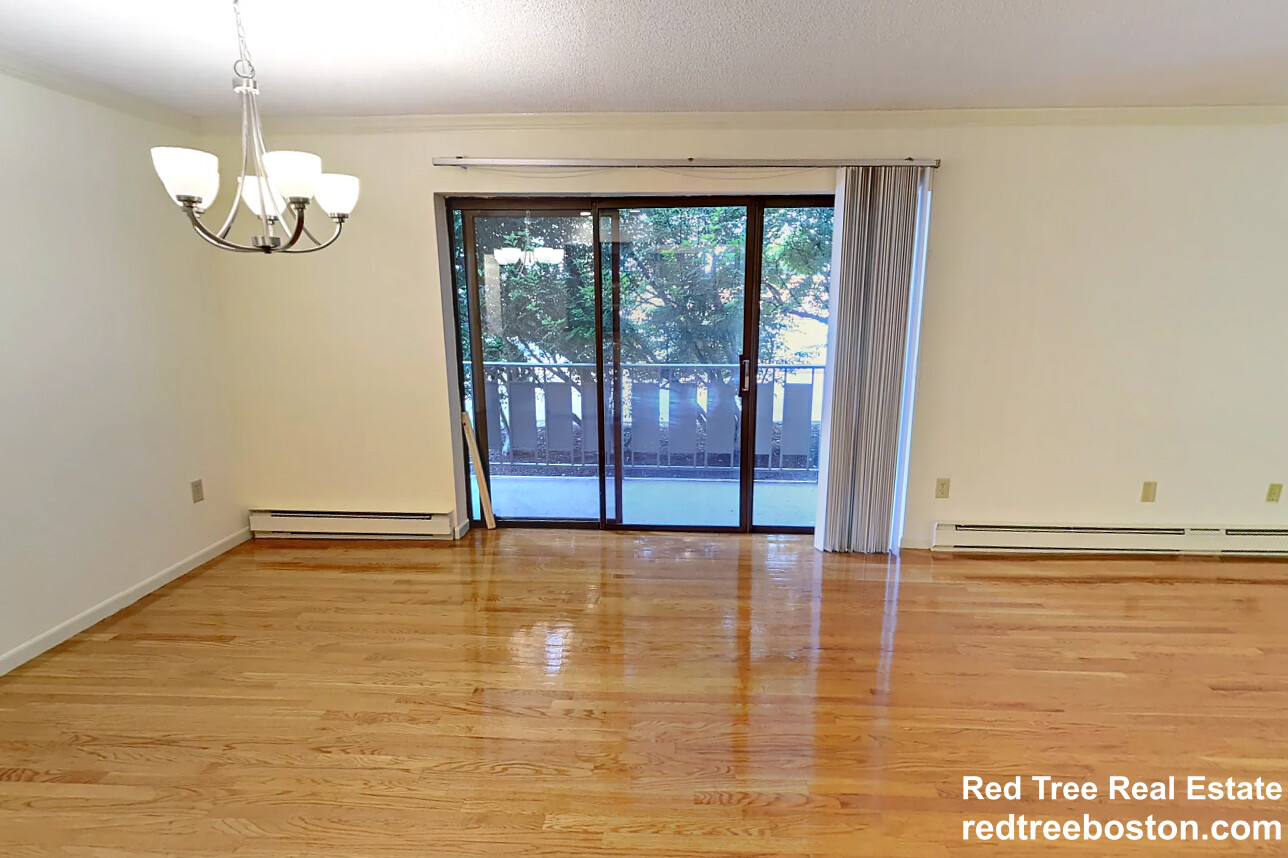 320 Hammond Pond Pkwy, Newton