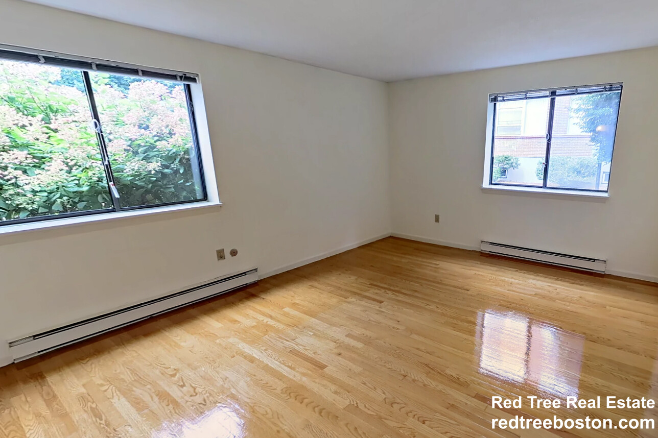 320 Hammond Pond Pkwy, Newton