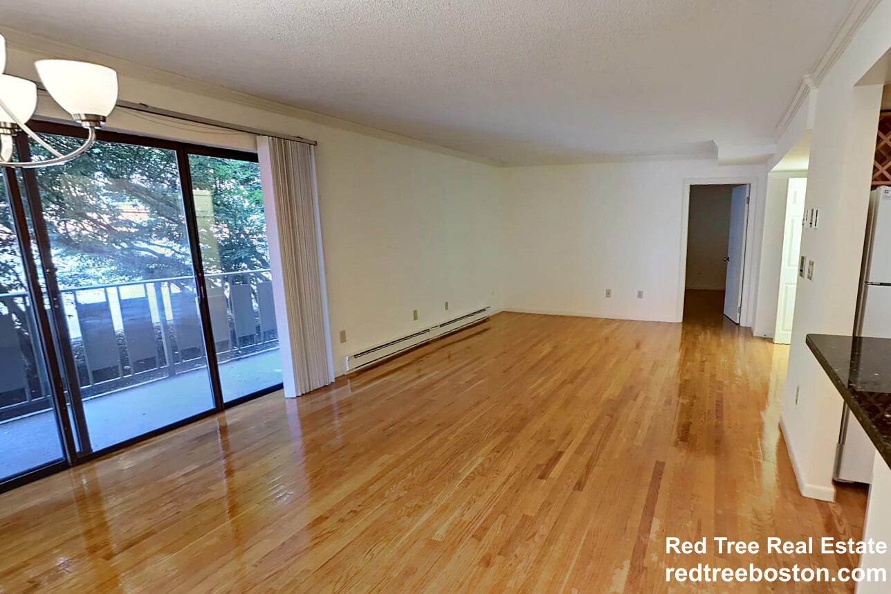320 Hammond Pond Pkwy, Newton