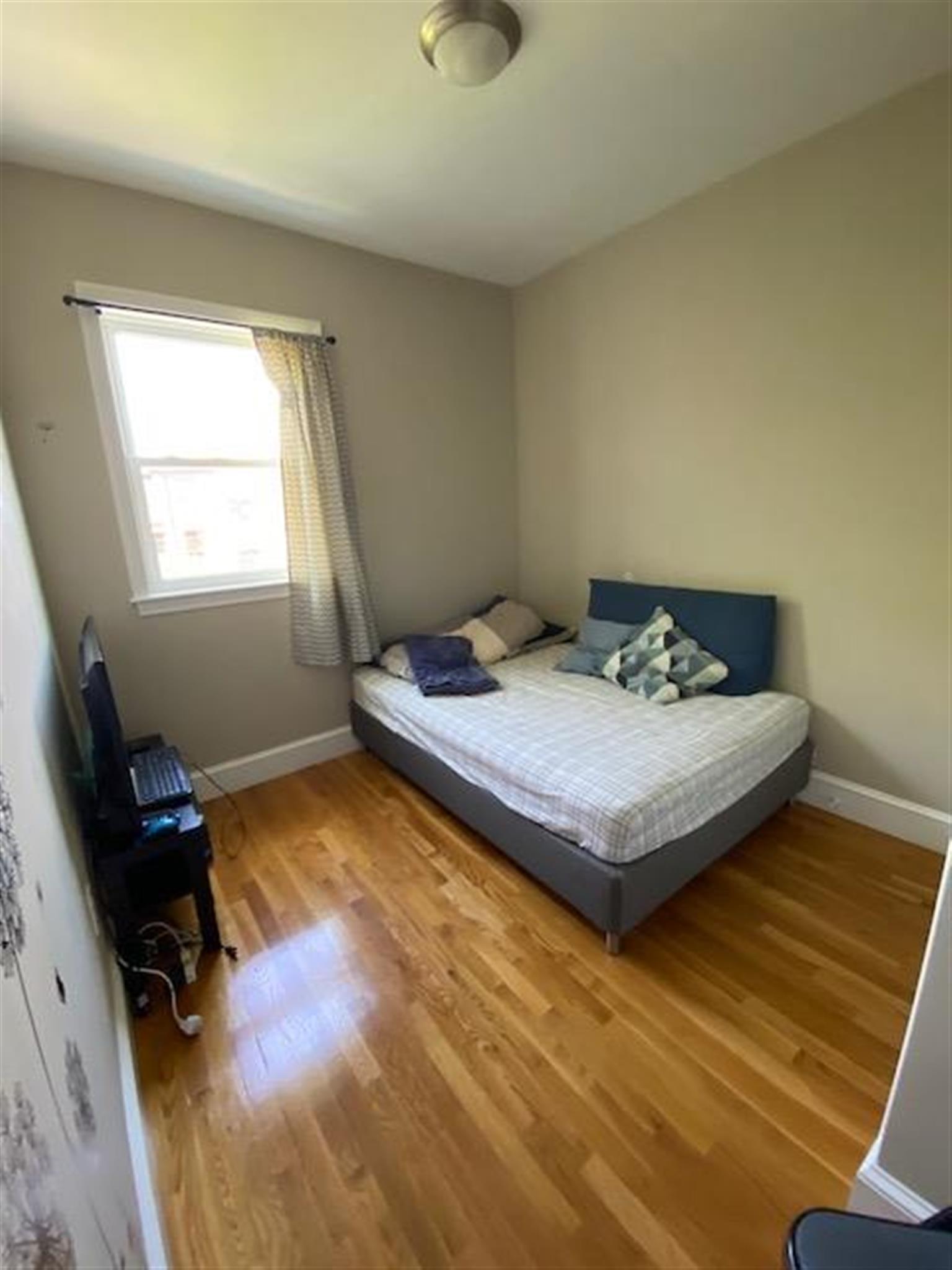 106 Walnut St, Prospect Hill