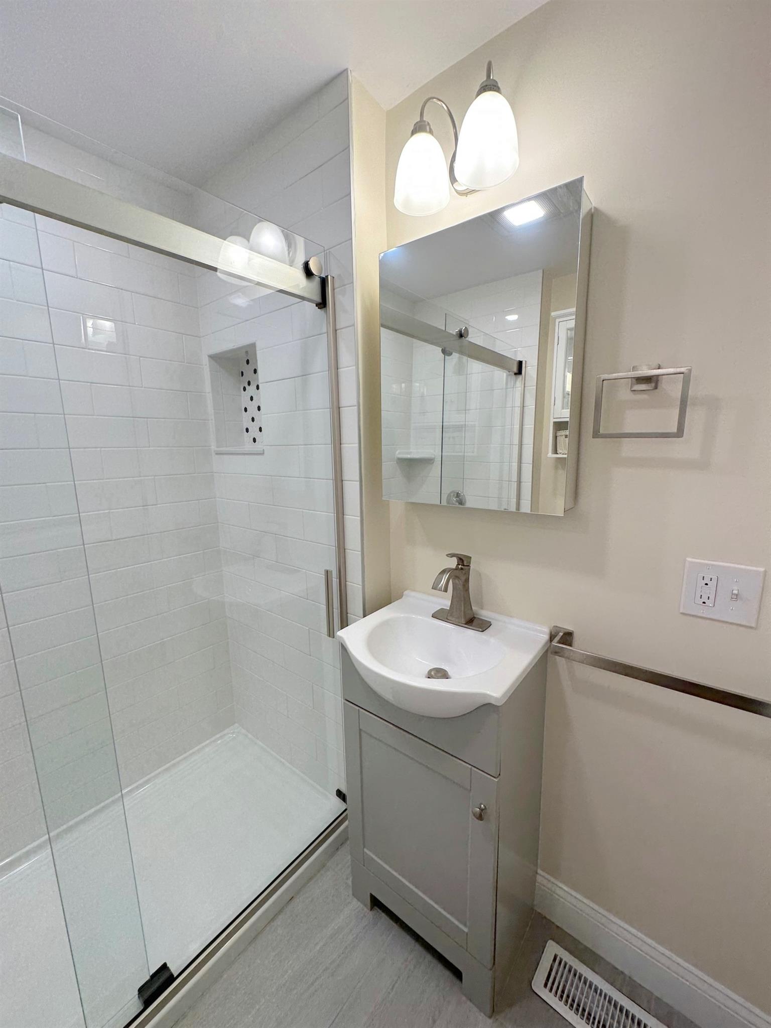 112 Hudson St, Magoun Square