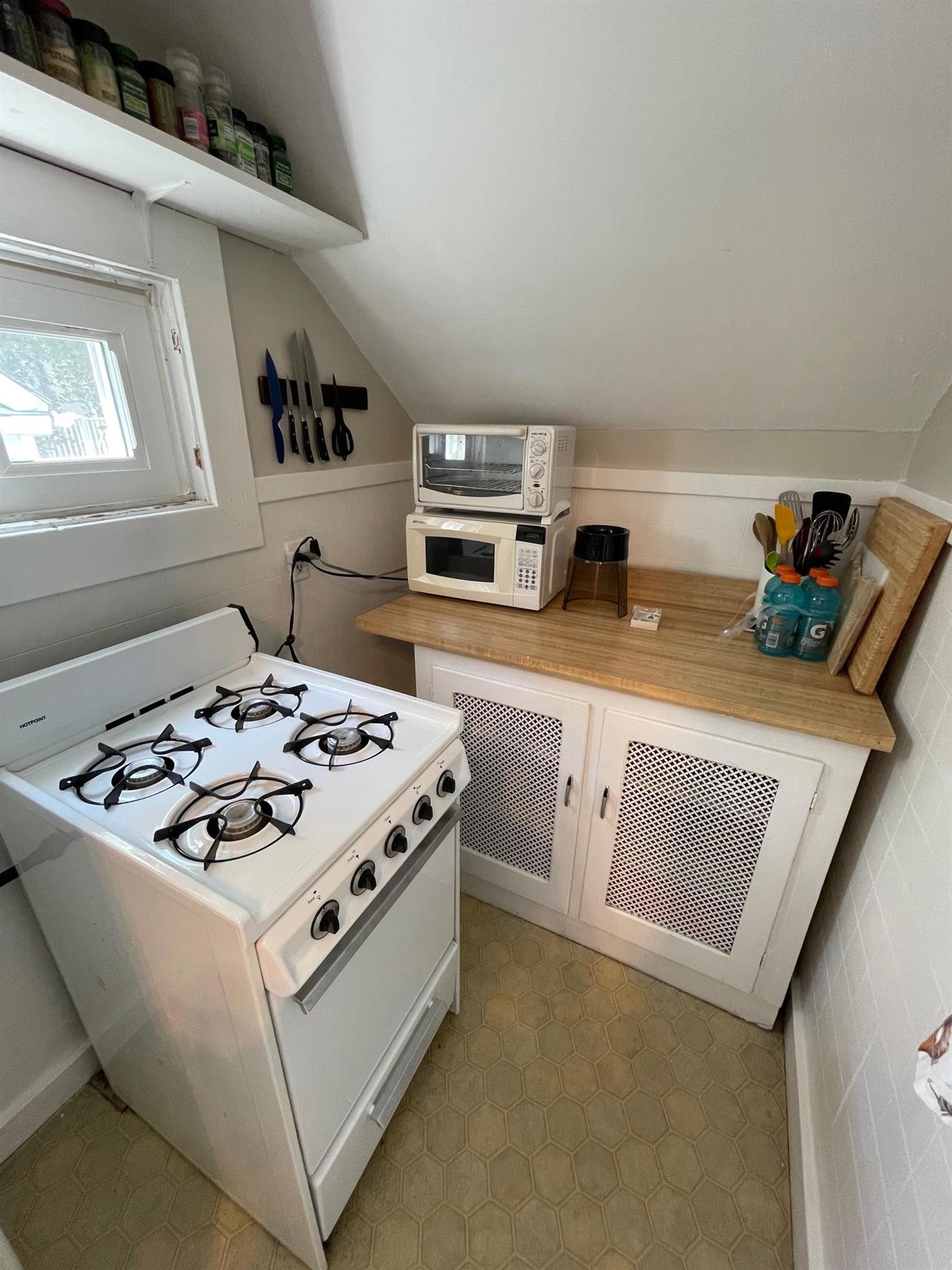 75 Dover St, Davis Square