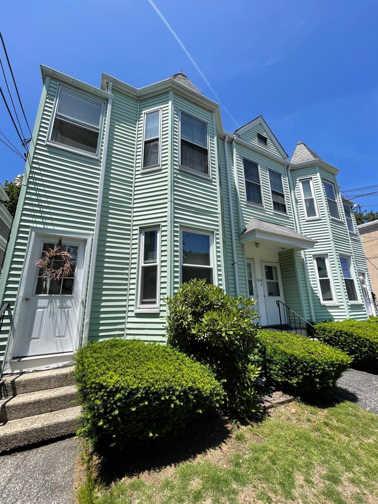 77 Dover St, Davis Square