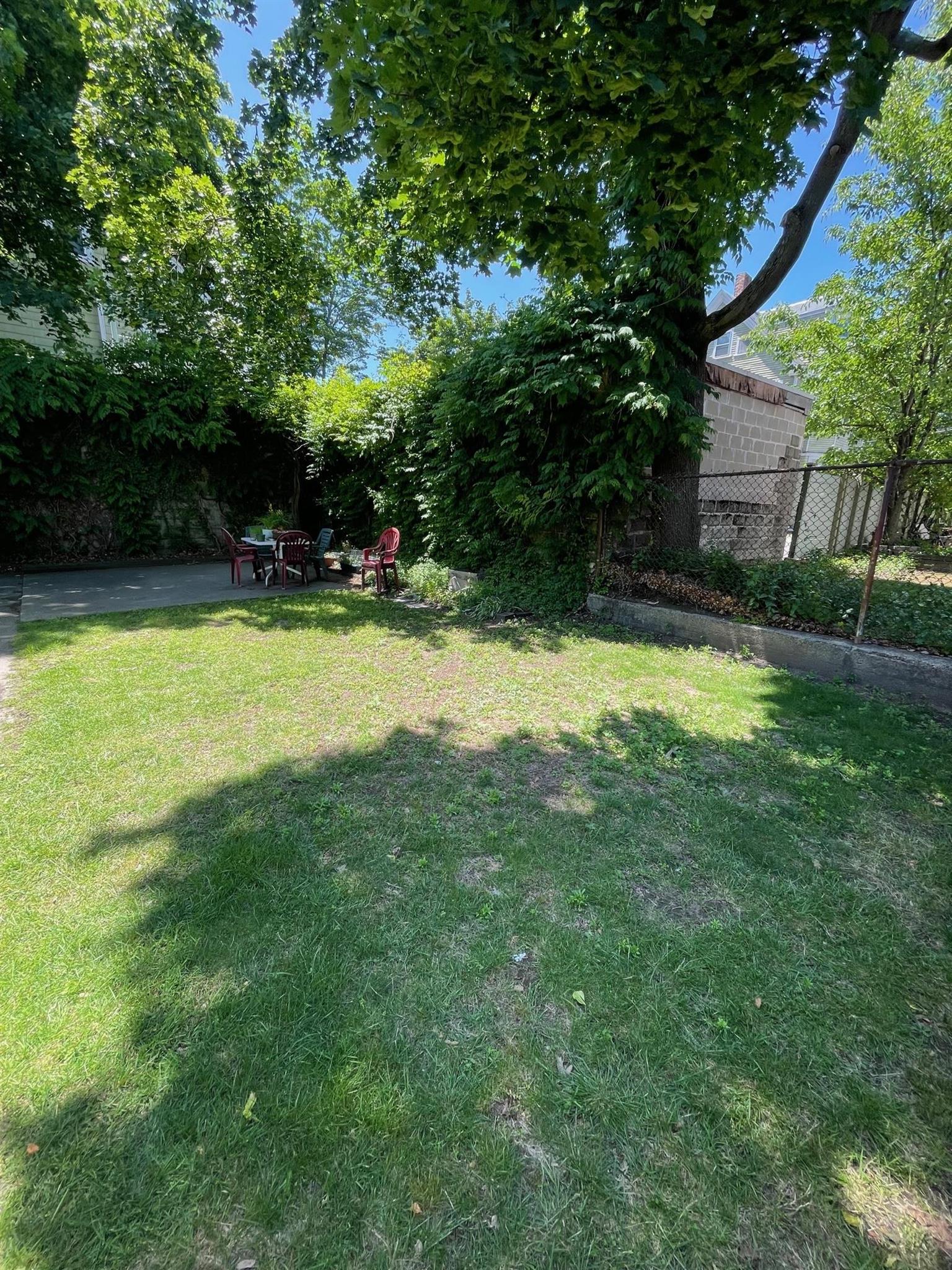 77 Dover St, Davis Square