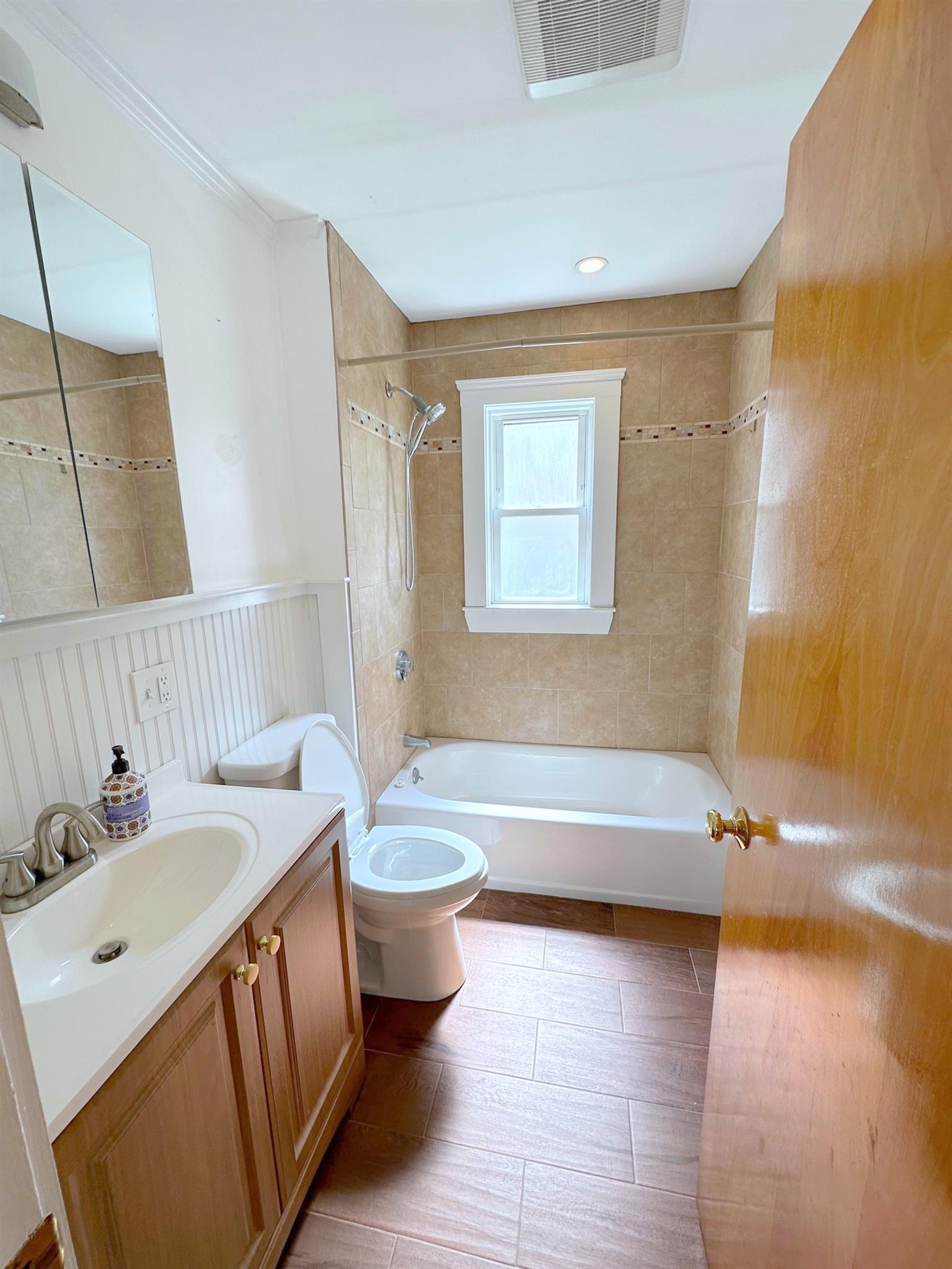 17 Clewley Rd, Medford